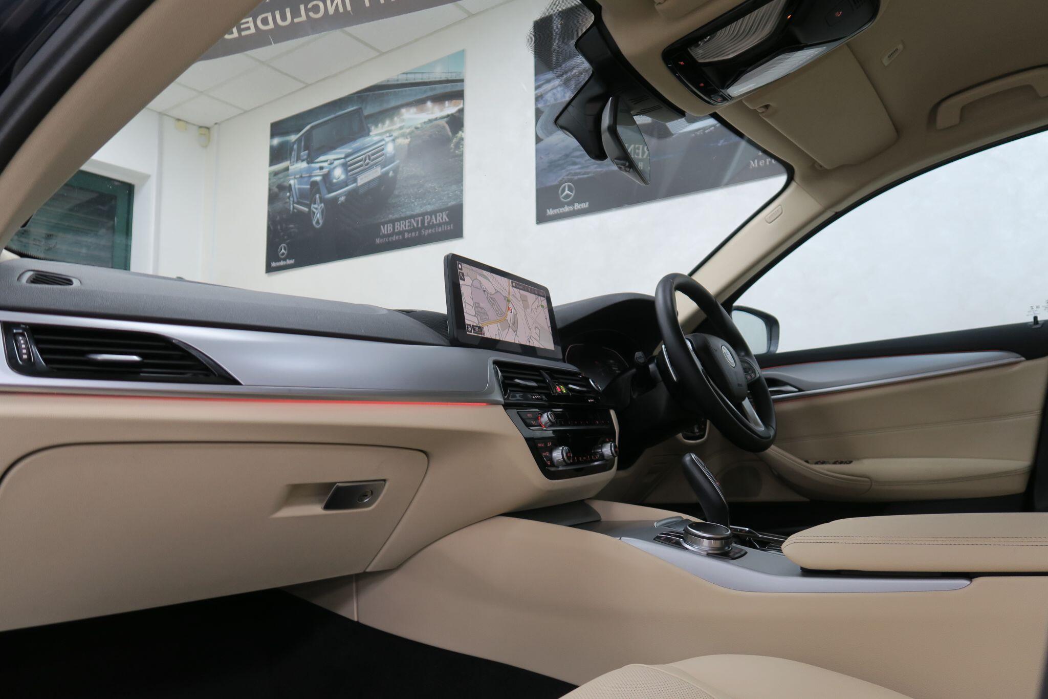 BMW 5 Series view 9