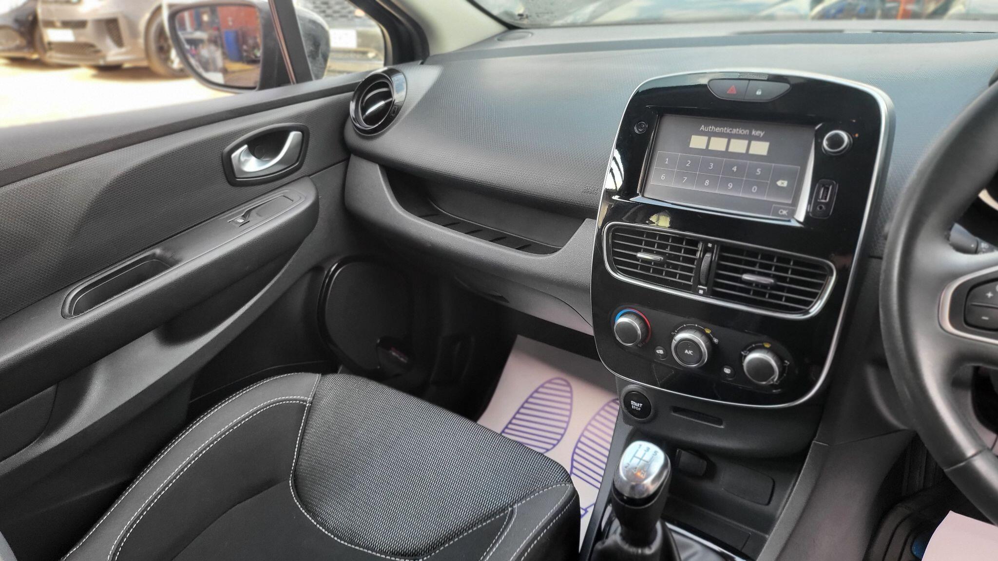 Renault Clio view 12