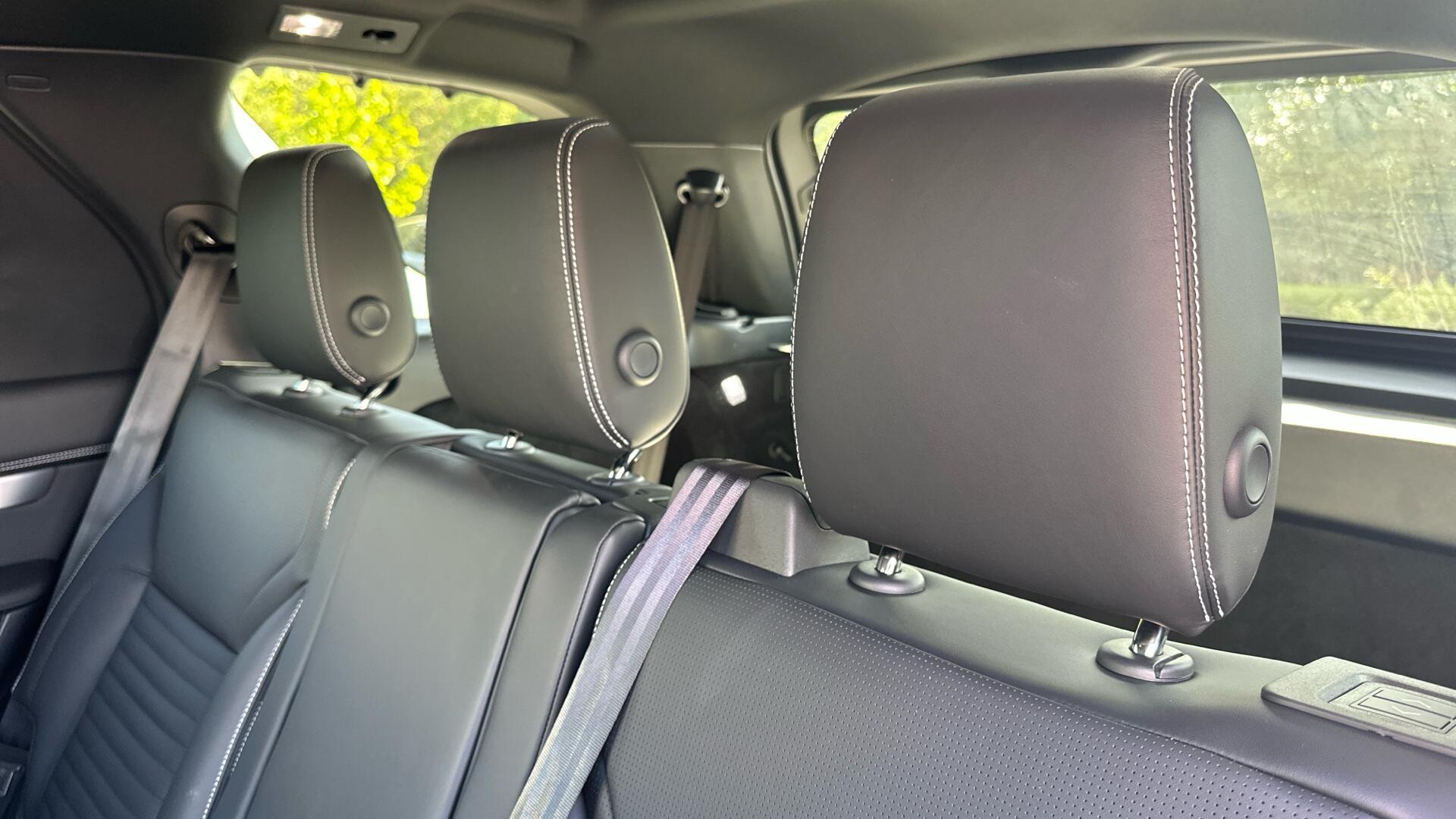 Land Rover Discovery view 34