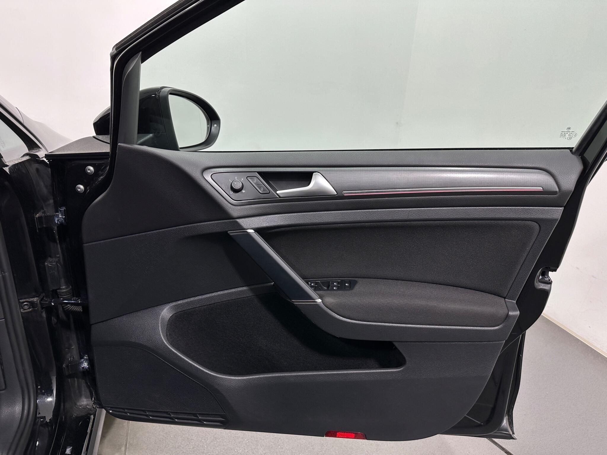 Volkswagen Golf view 35