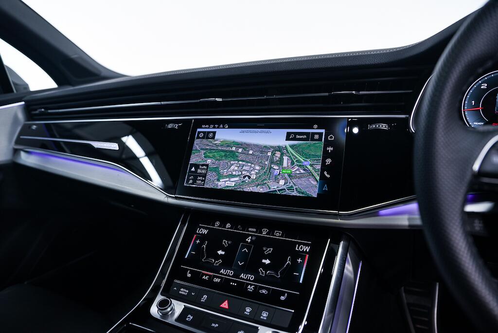 Audi Q7 view 22