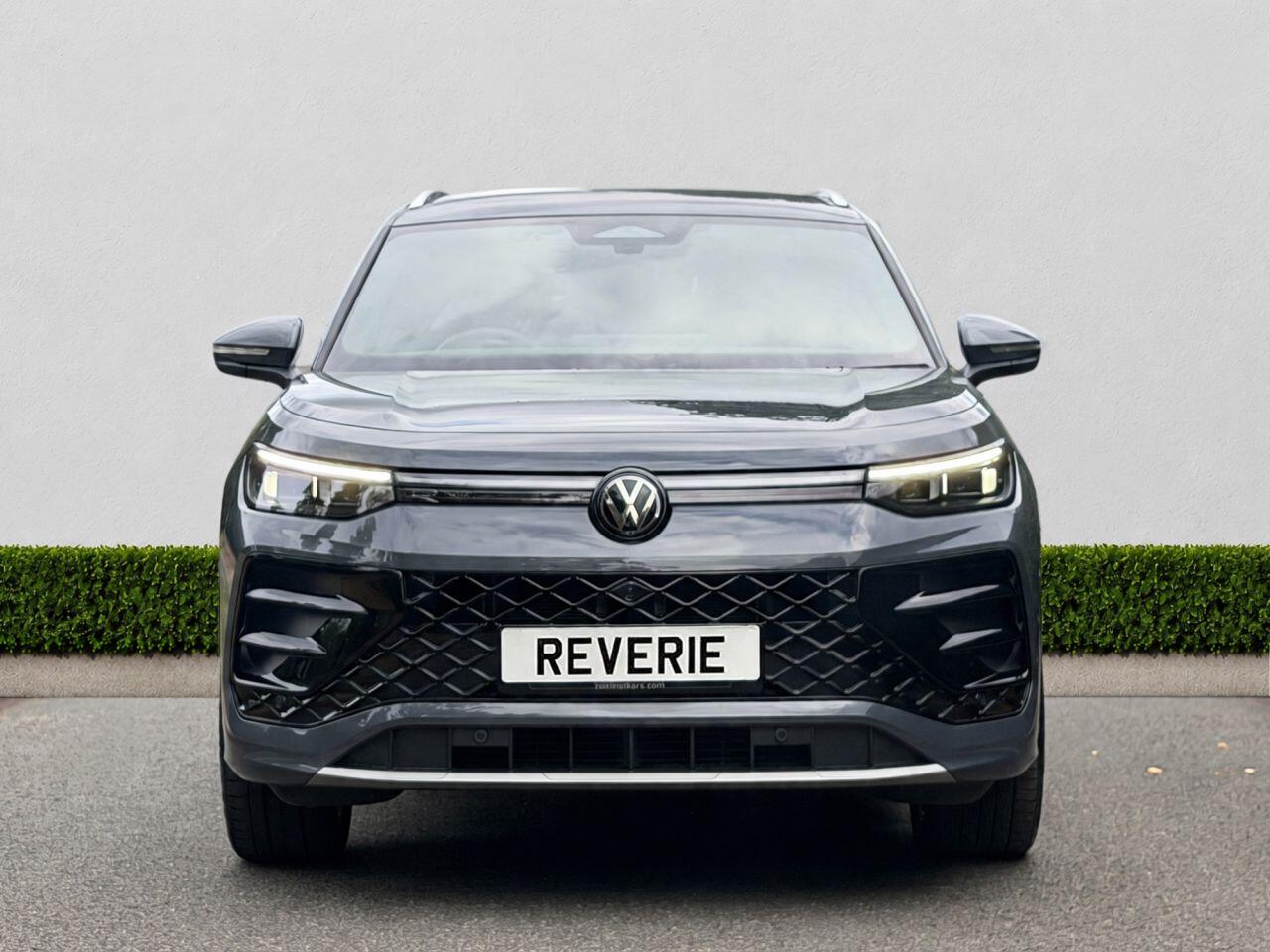 Volkswagen Tayron view 2