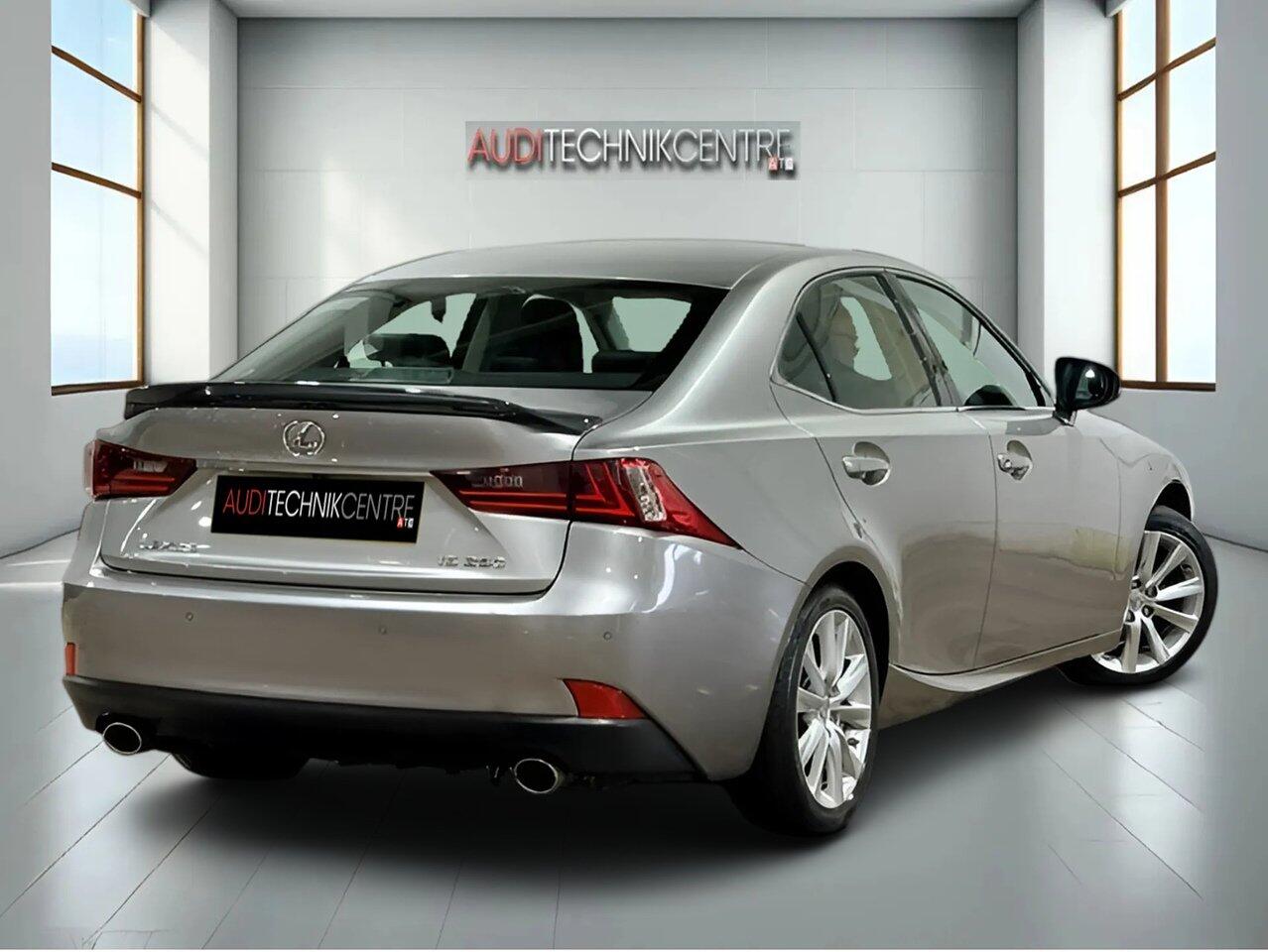 Lexus IS view 7