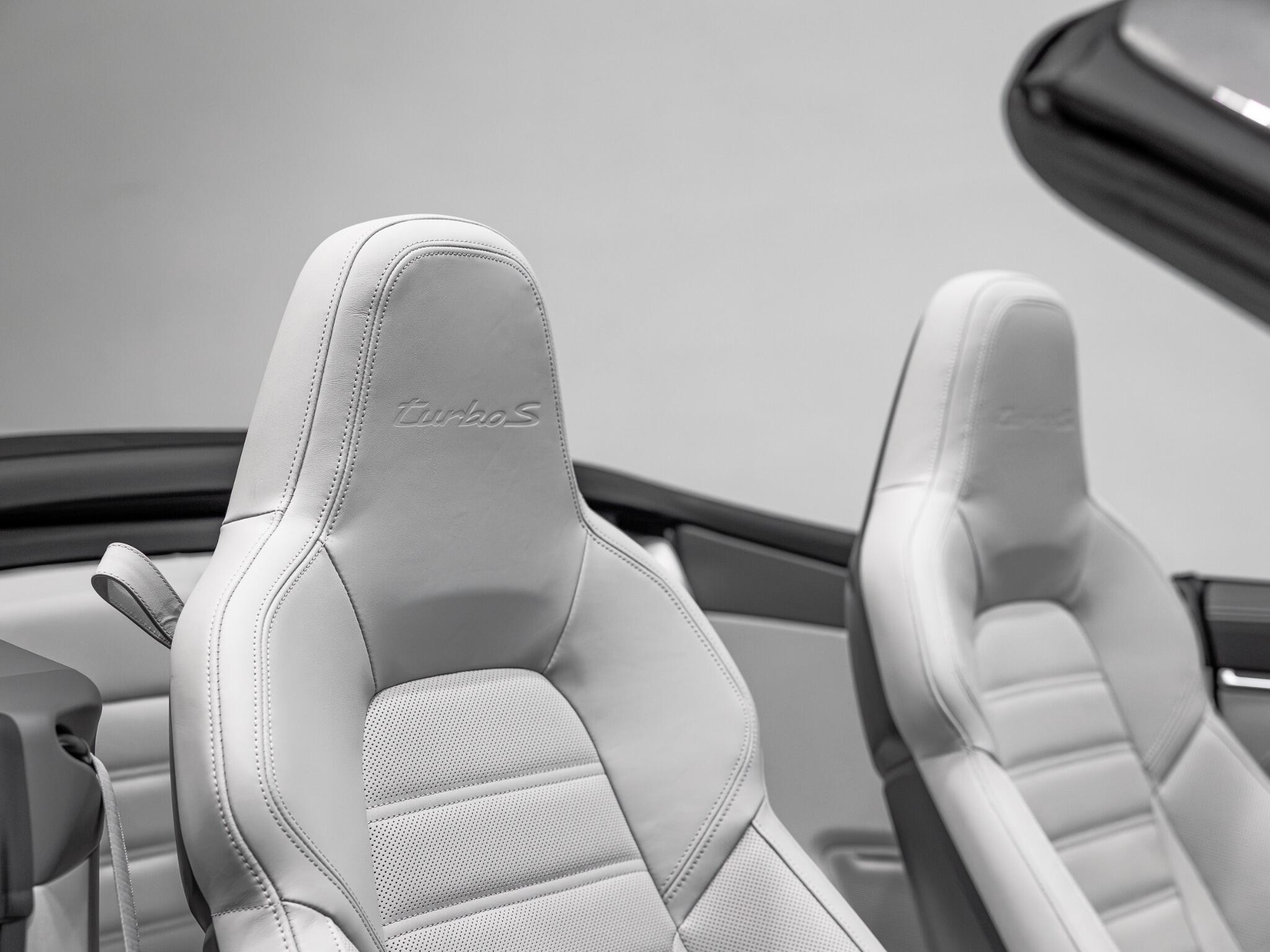 Porsche 911 view 28