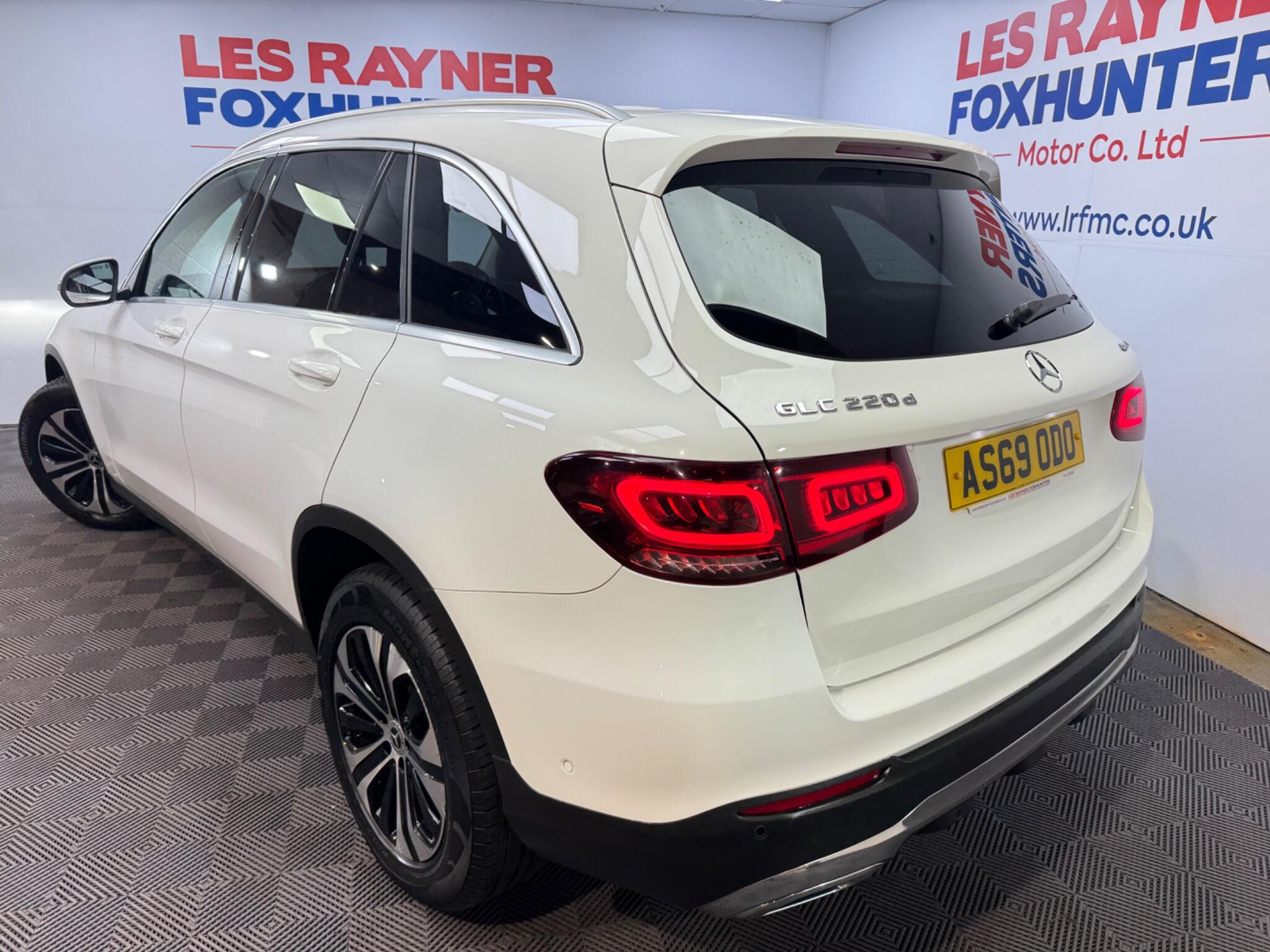 Mercedes-Benz GLC view 3