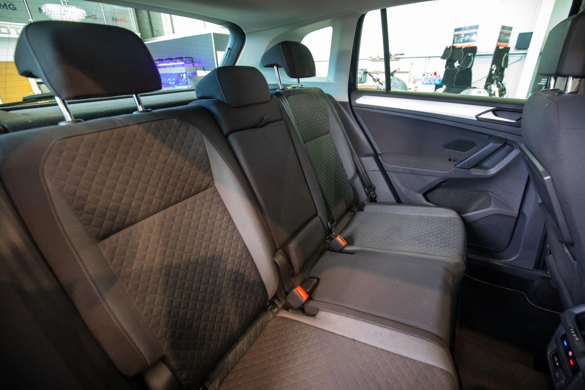 Volkswagen Tiguan view 12