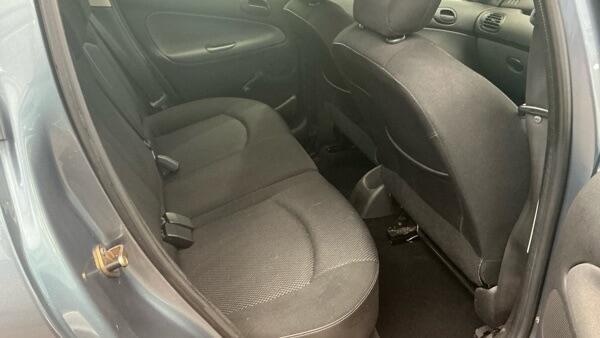 Peugeot 206 view 10