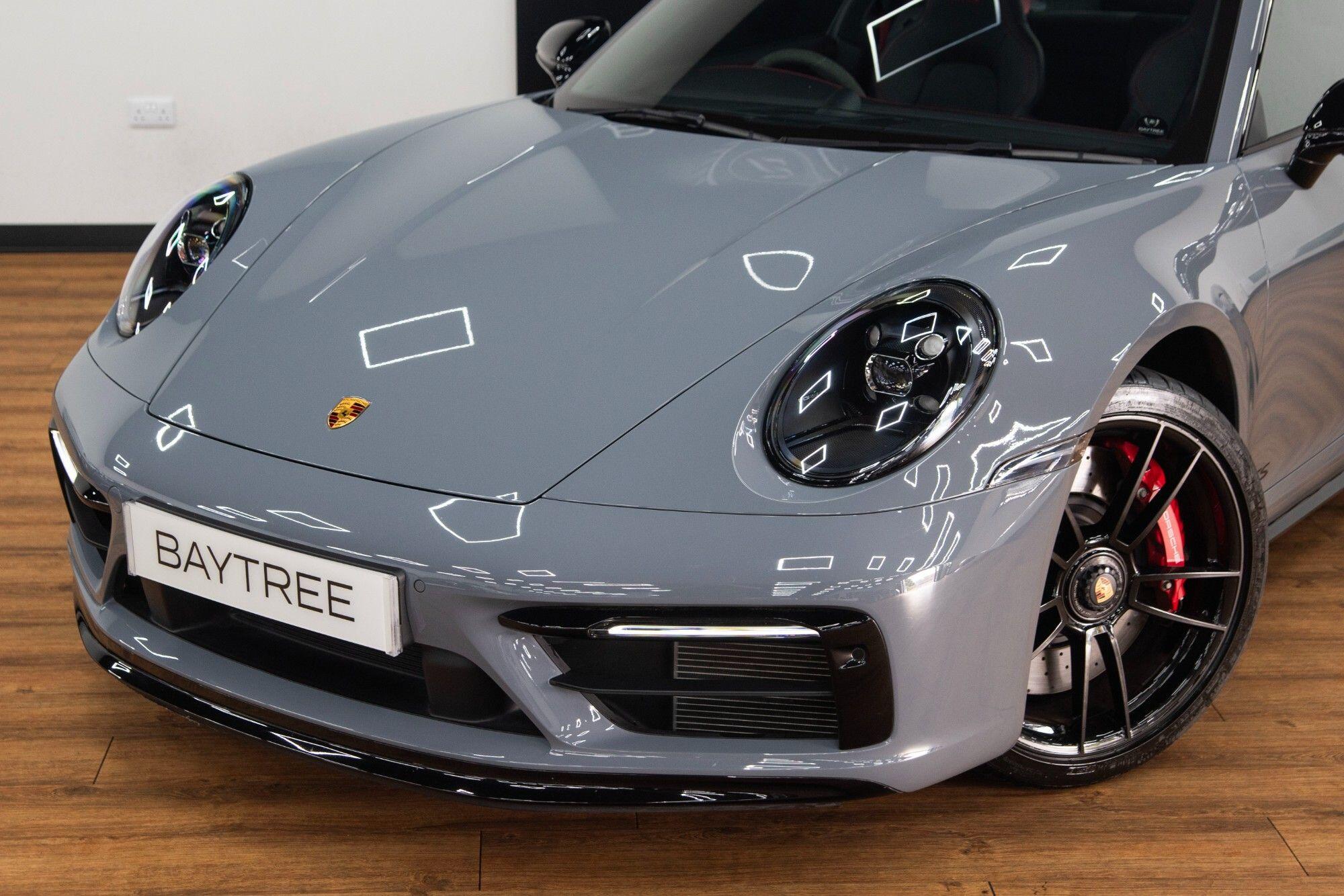Porsche 911 view 9