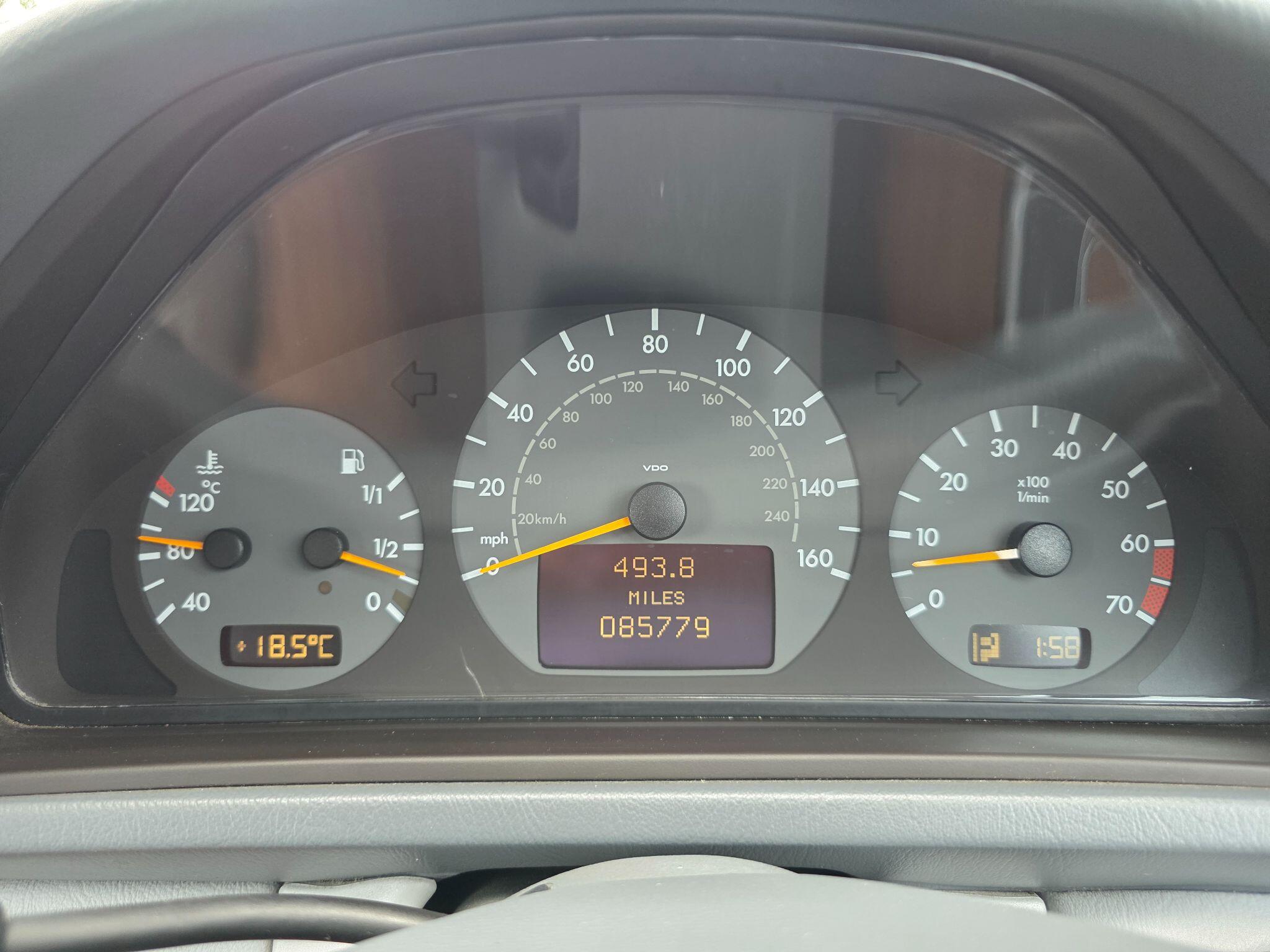 Mercedes-Benz CLK view 20