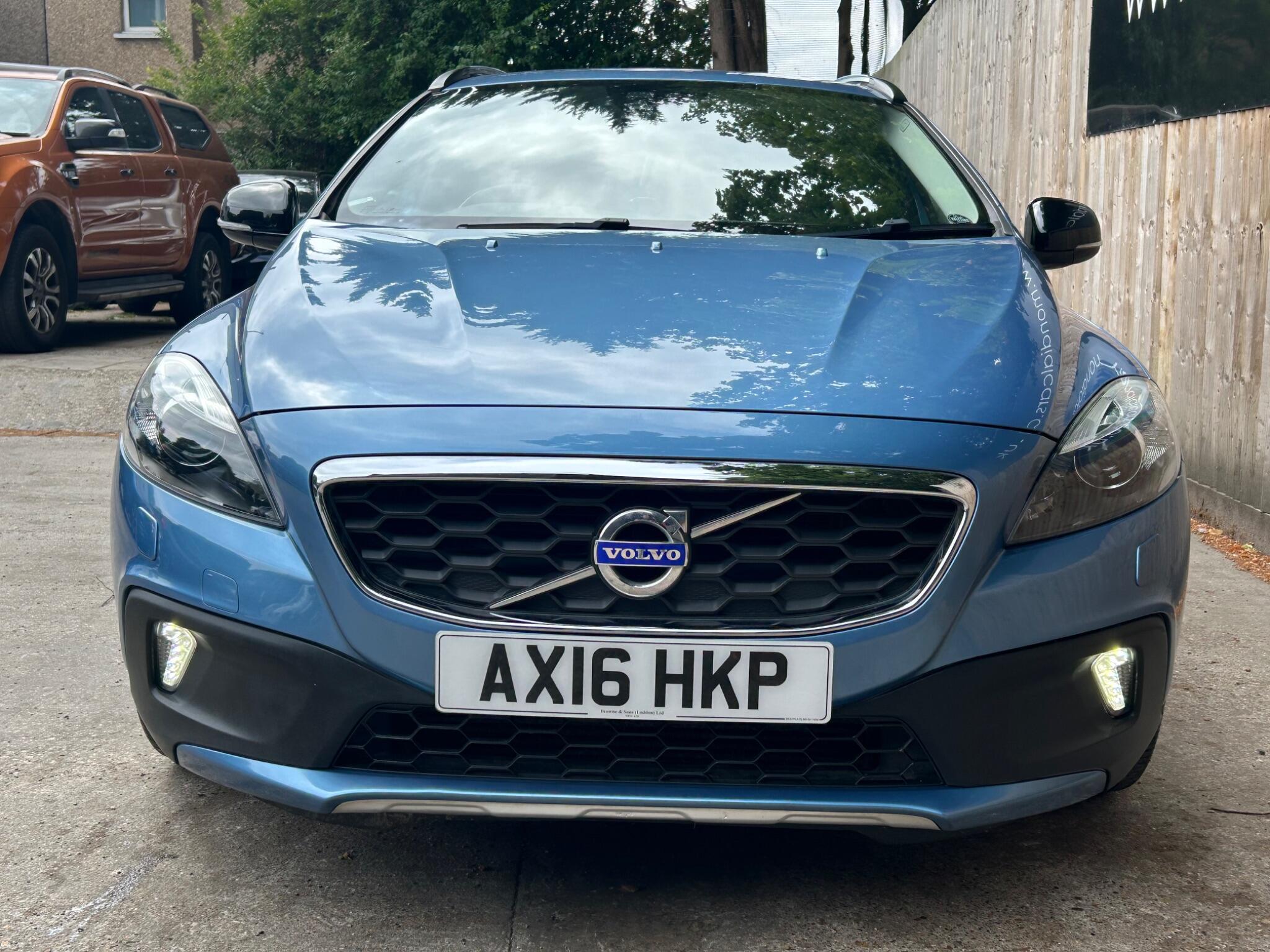 Volvo V40 Cross Country view 19