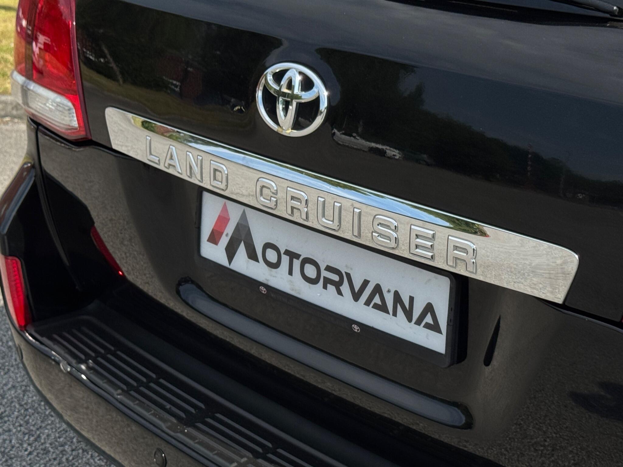 Toyota Land Cruiser view 13