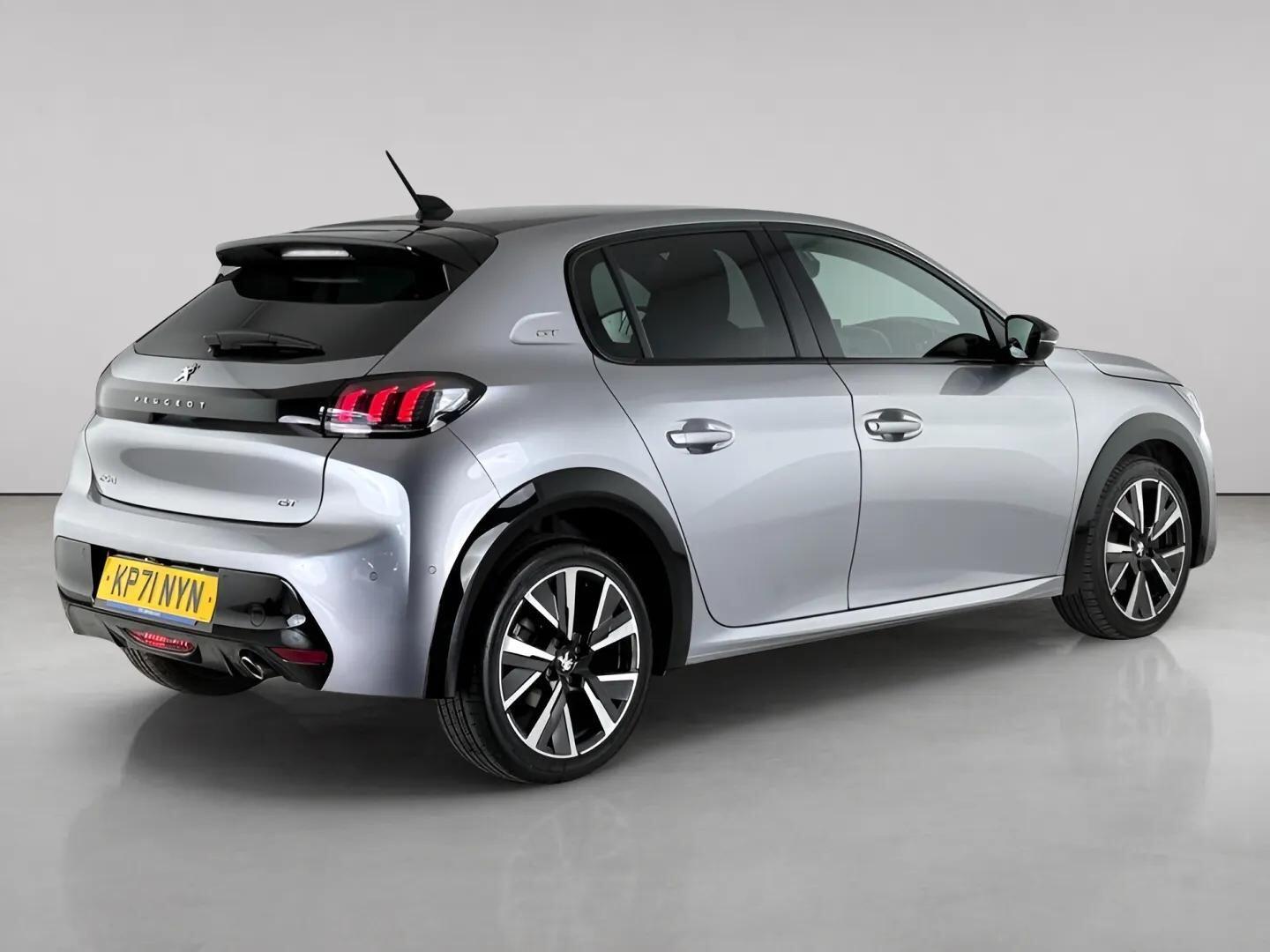 Peugeot 208 view 5