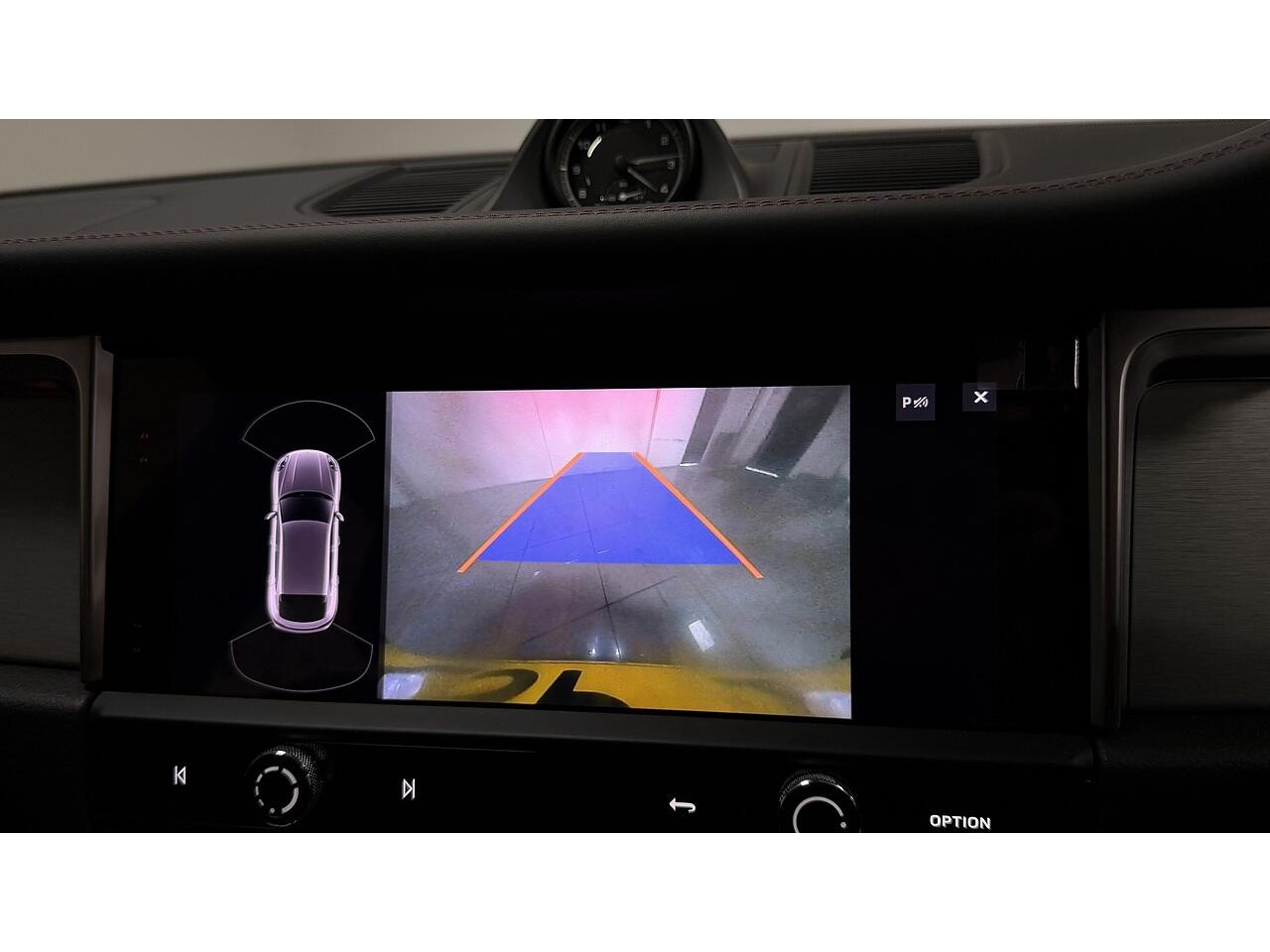 Porsche Macan view 28