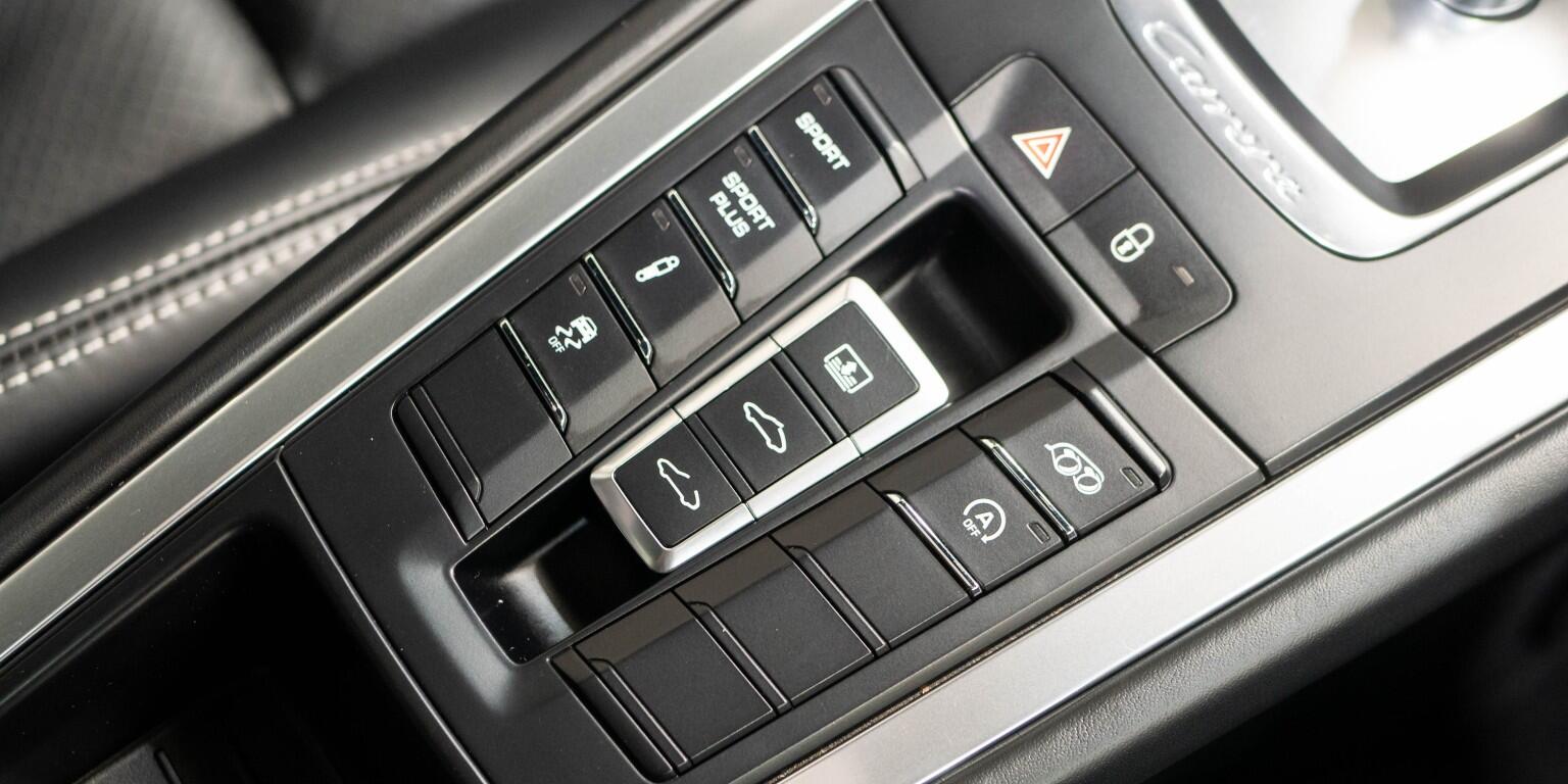 Porsche 911 view 49