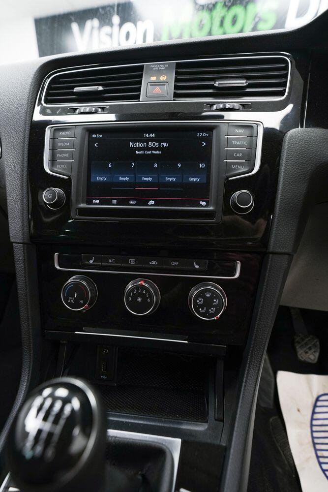 Volkswagen Golf view 19