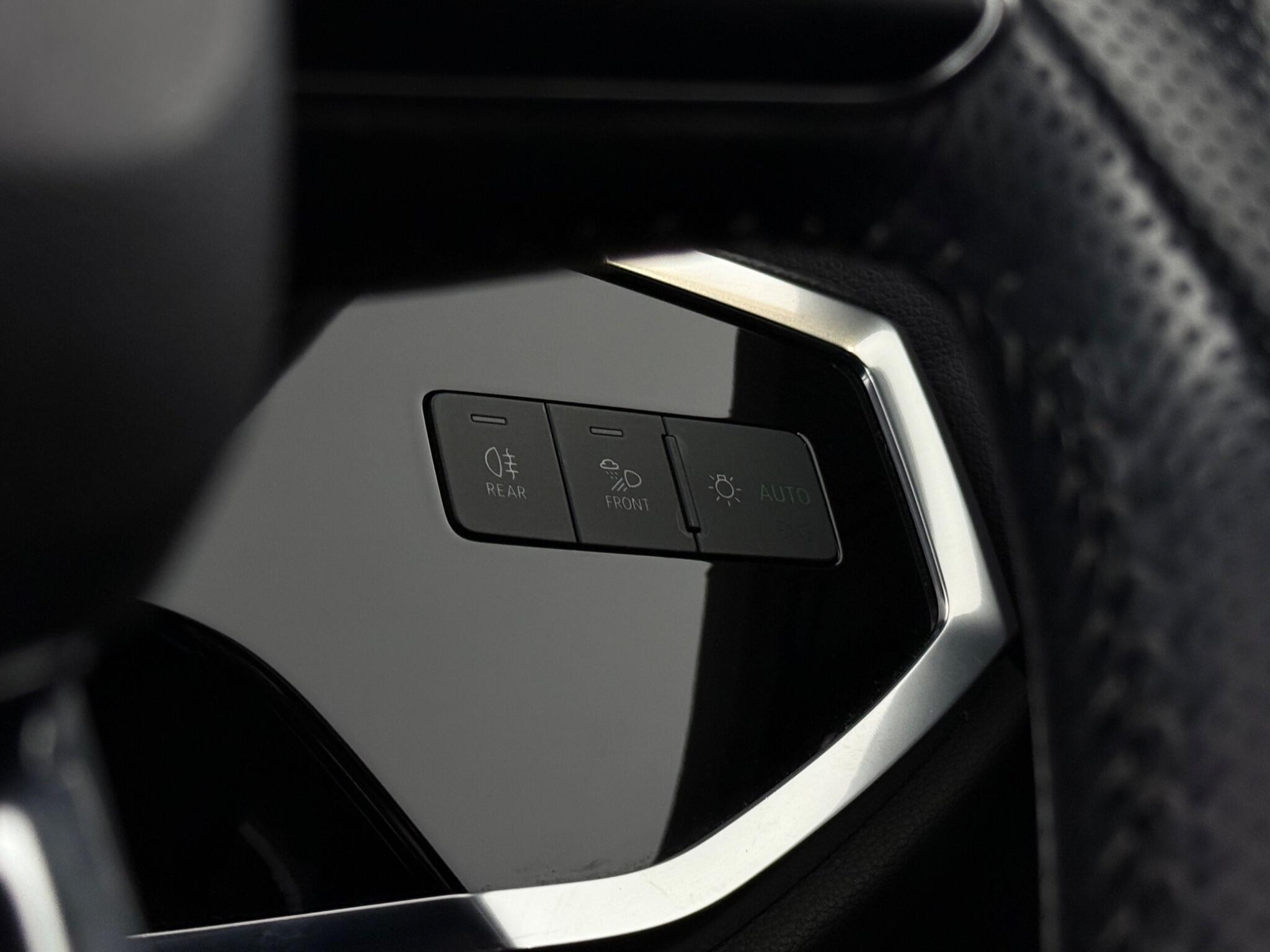 Audi Q3 view 16