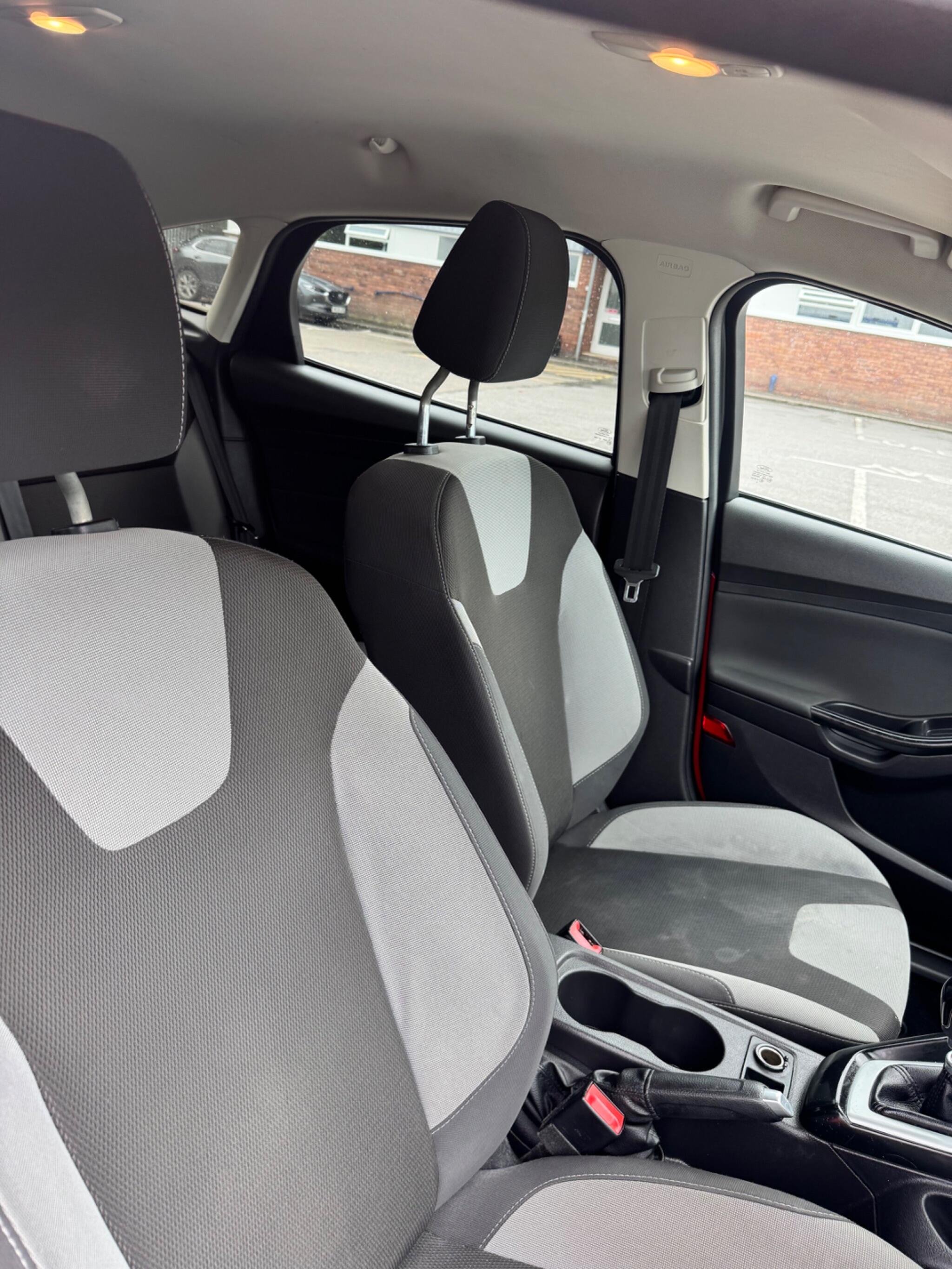 Ford Focus view 25