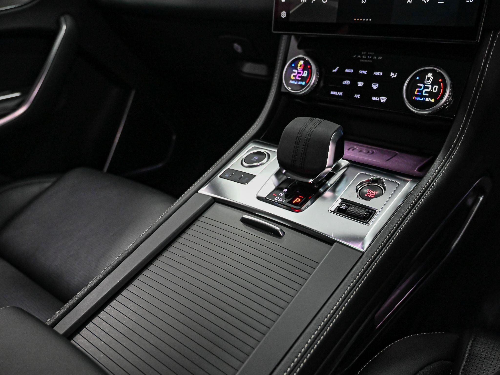 Jaguar F-Pace view 7