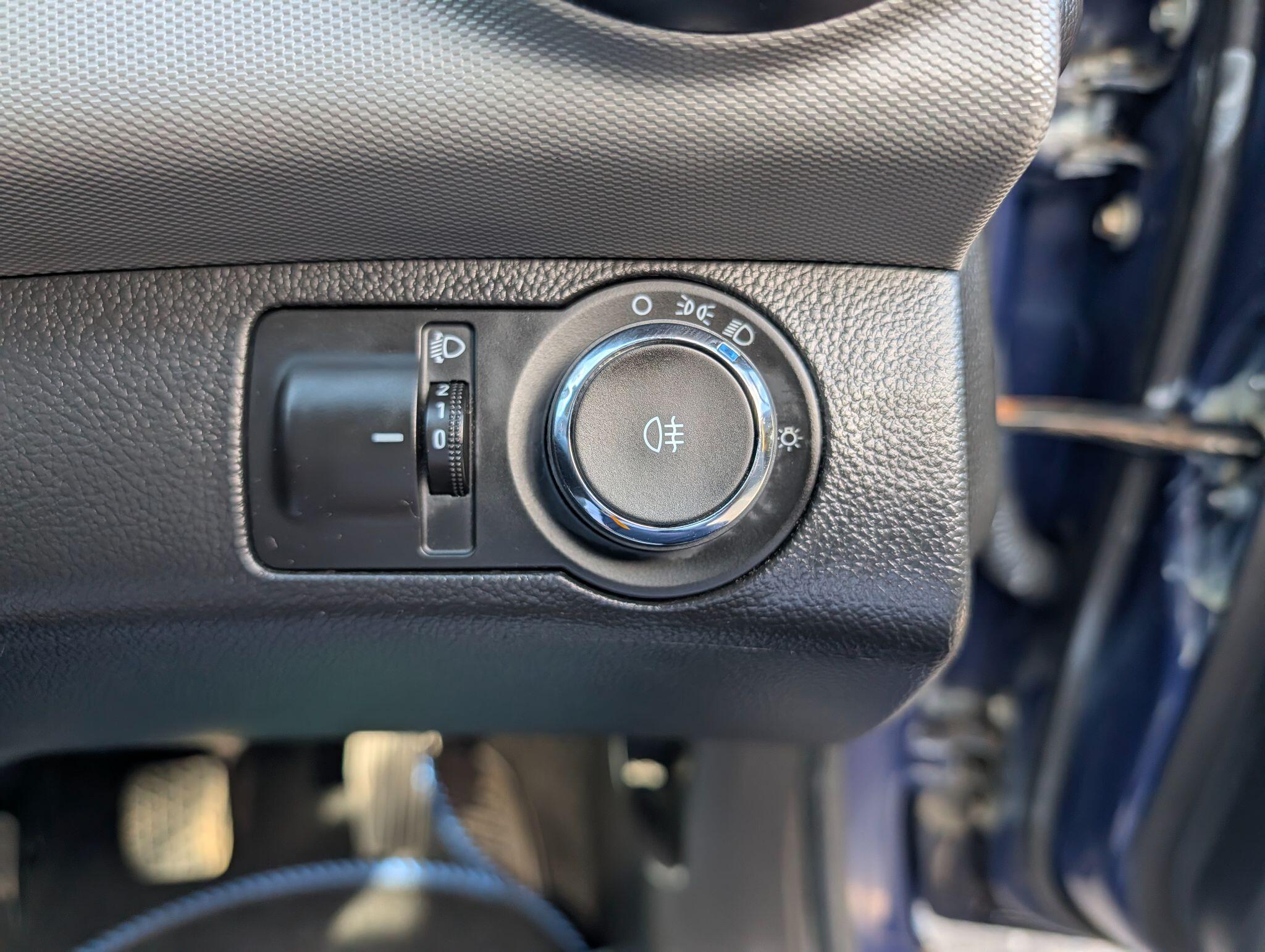 Chevrolet Aveo view 12