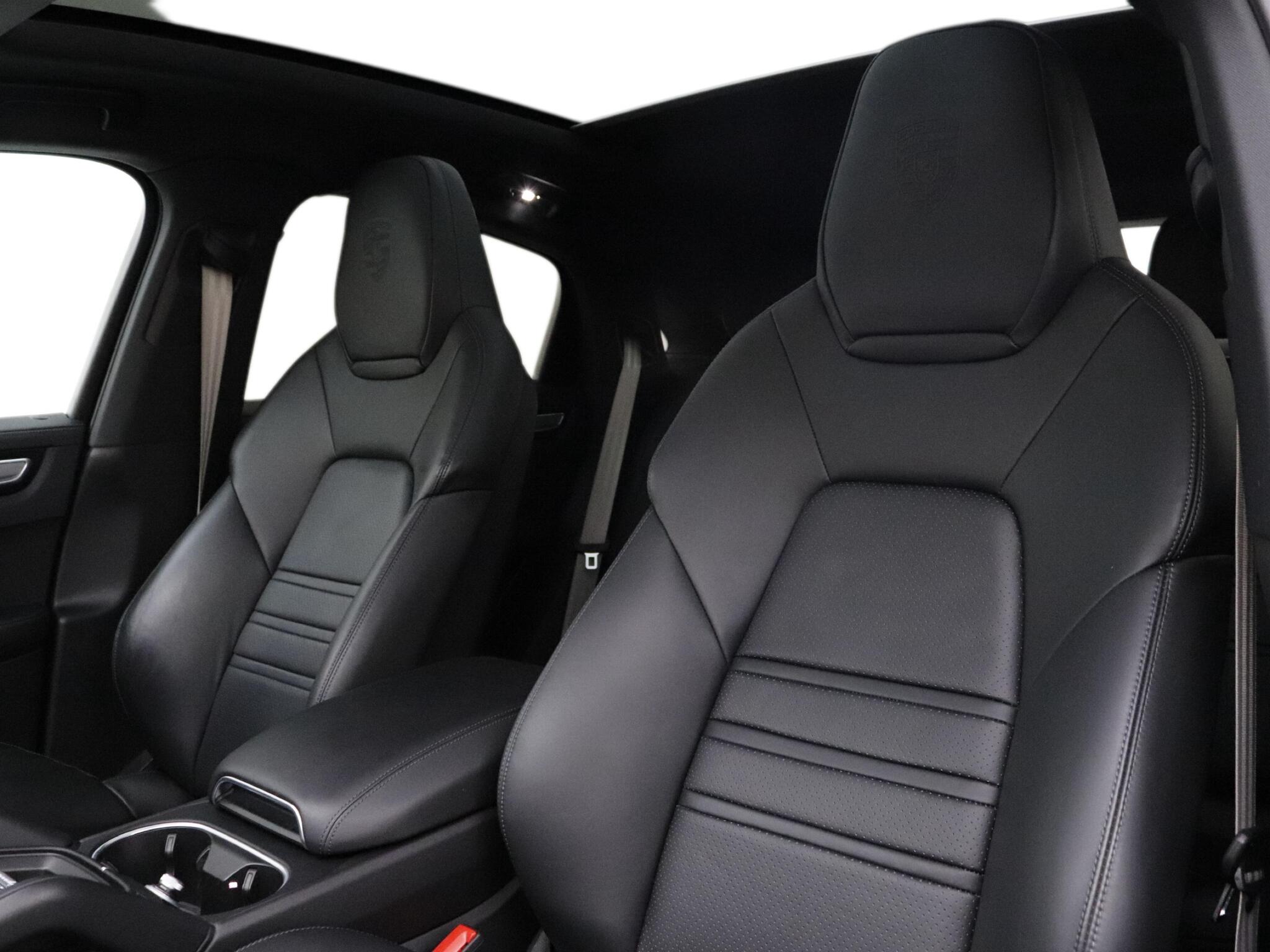Porsche Cayenne view 14