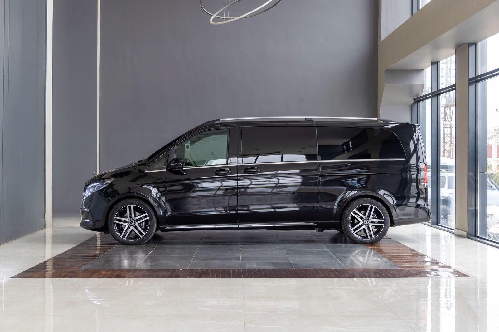 Mercedes-Benz V-Class view 4
