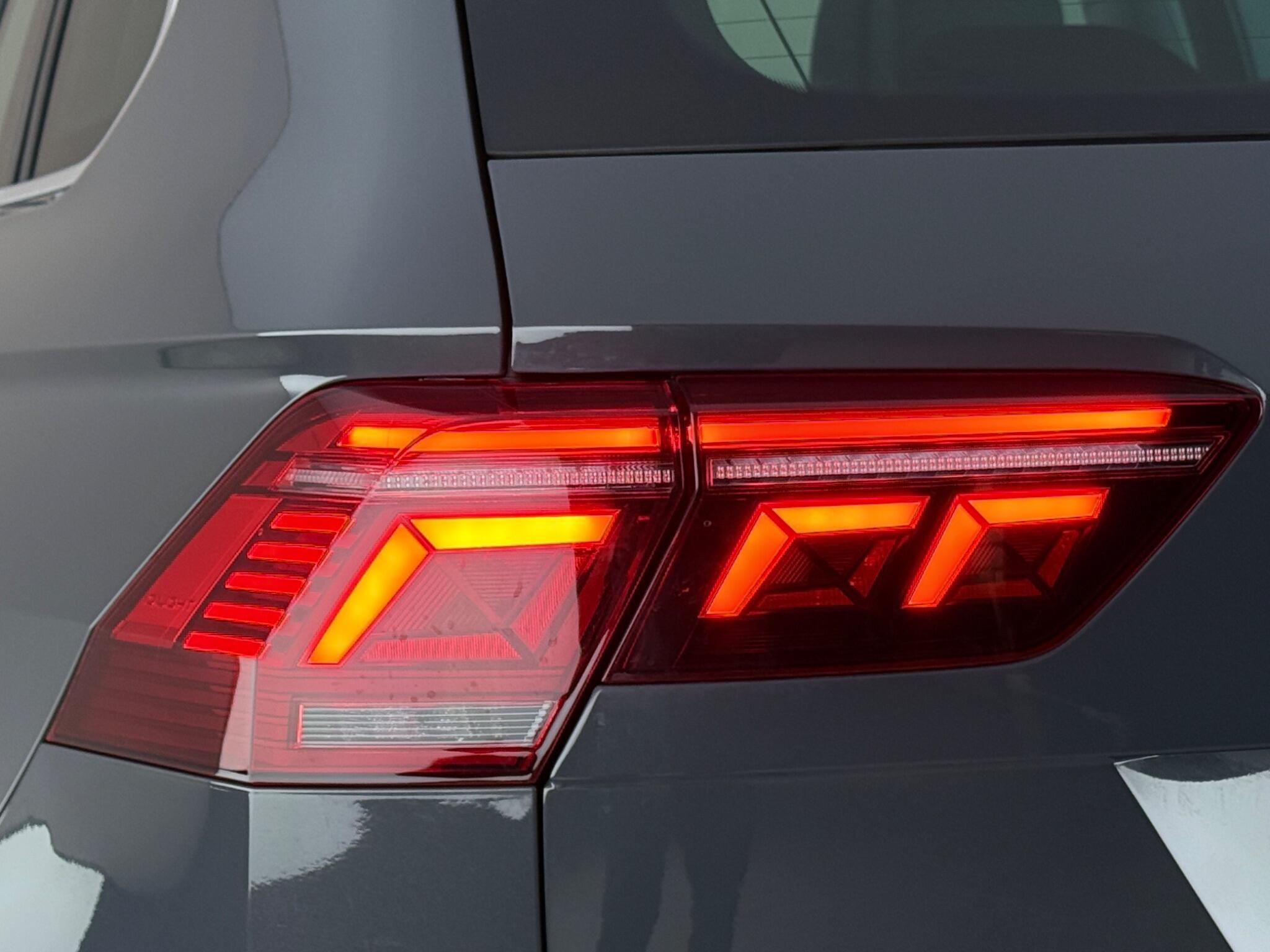 Volkswagen Tiguan view 12
