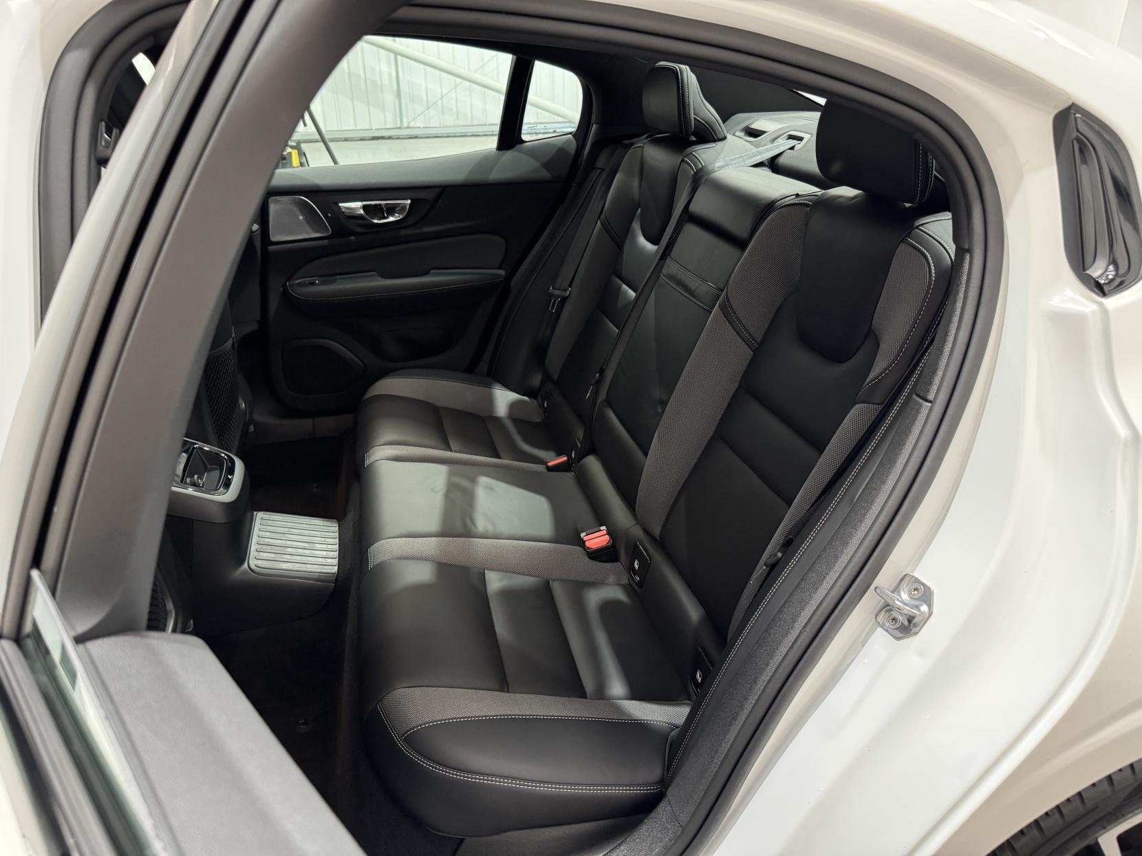 Volvo S60 view 58