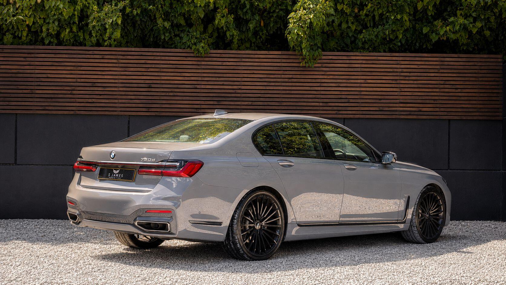 BMW 7 Series view 6