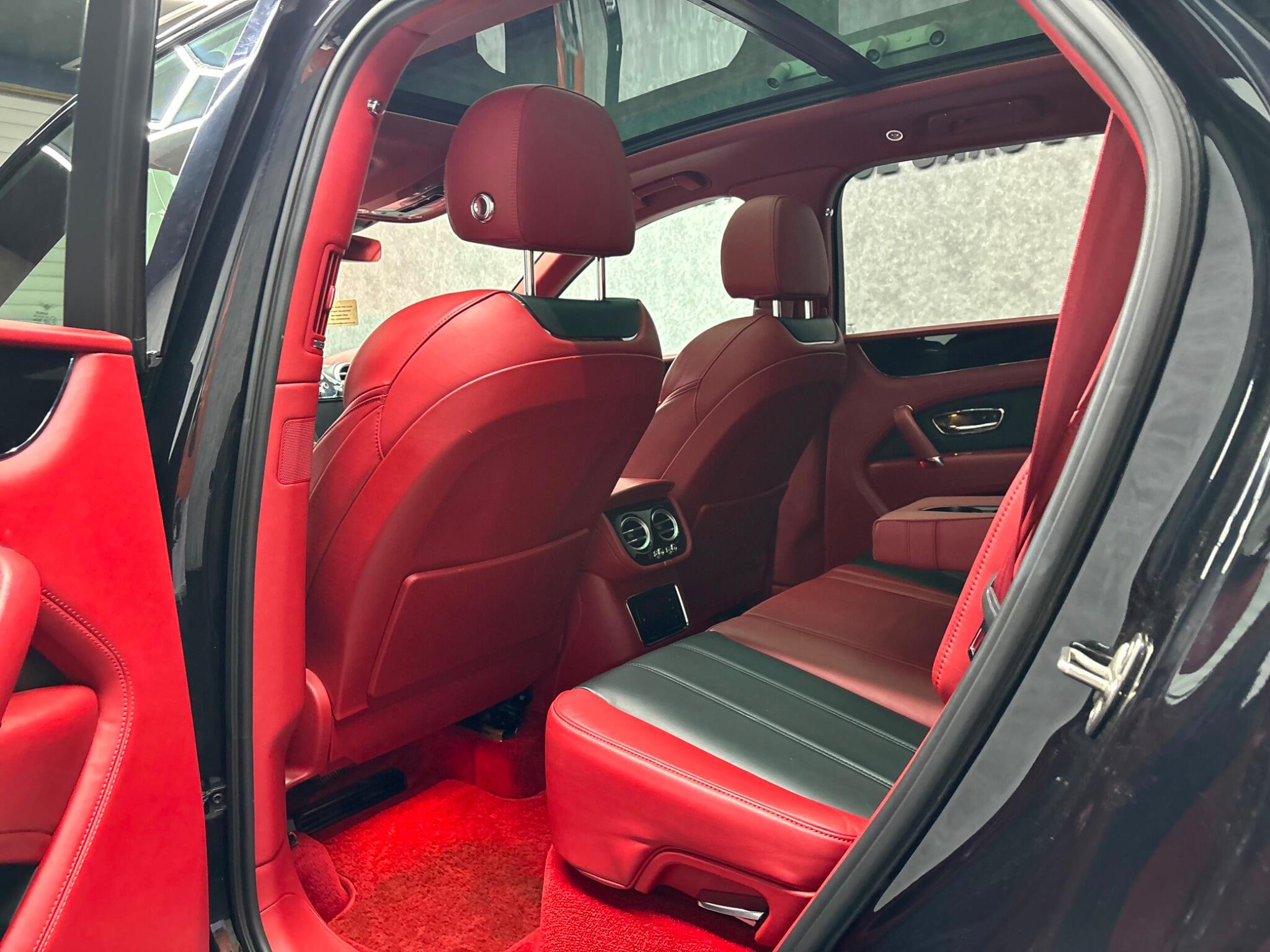 Bentley Bentayga view 7
