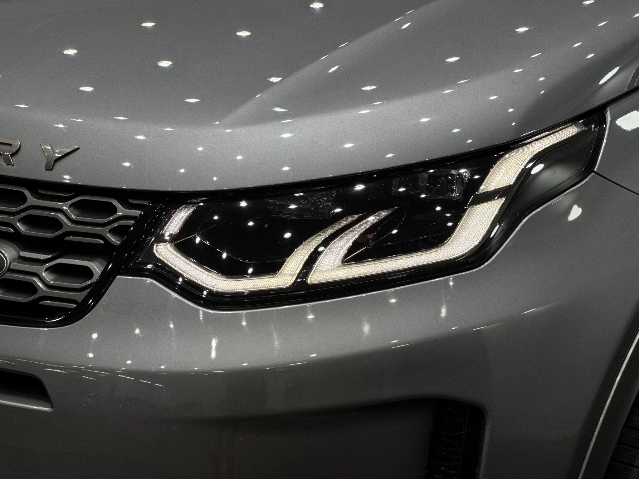Land Rover Discovery Sport view 8