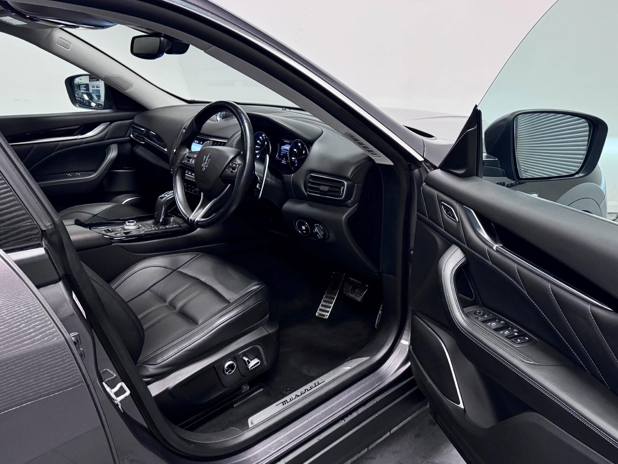 Maserati Levante view 34