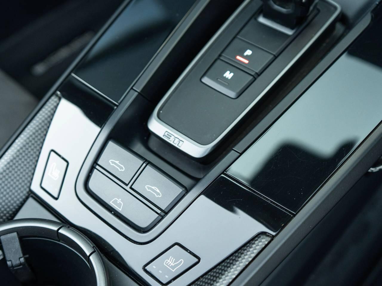 Porsche 911 view 30