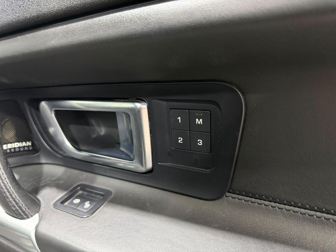 Land Rover Discovery Sport view 22