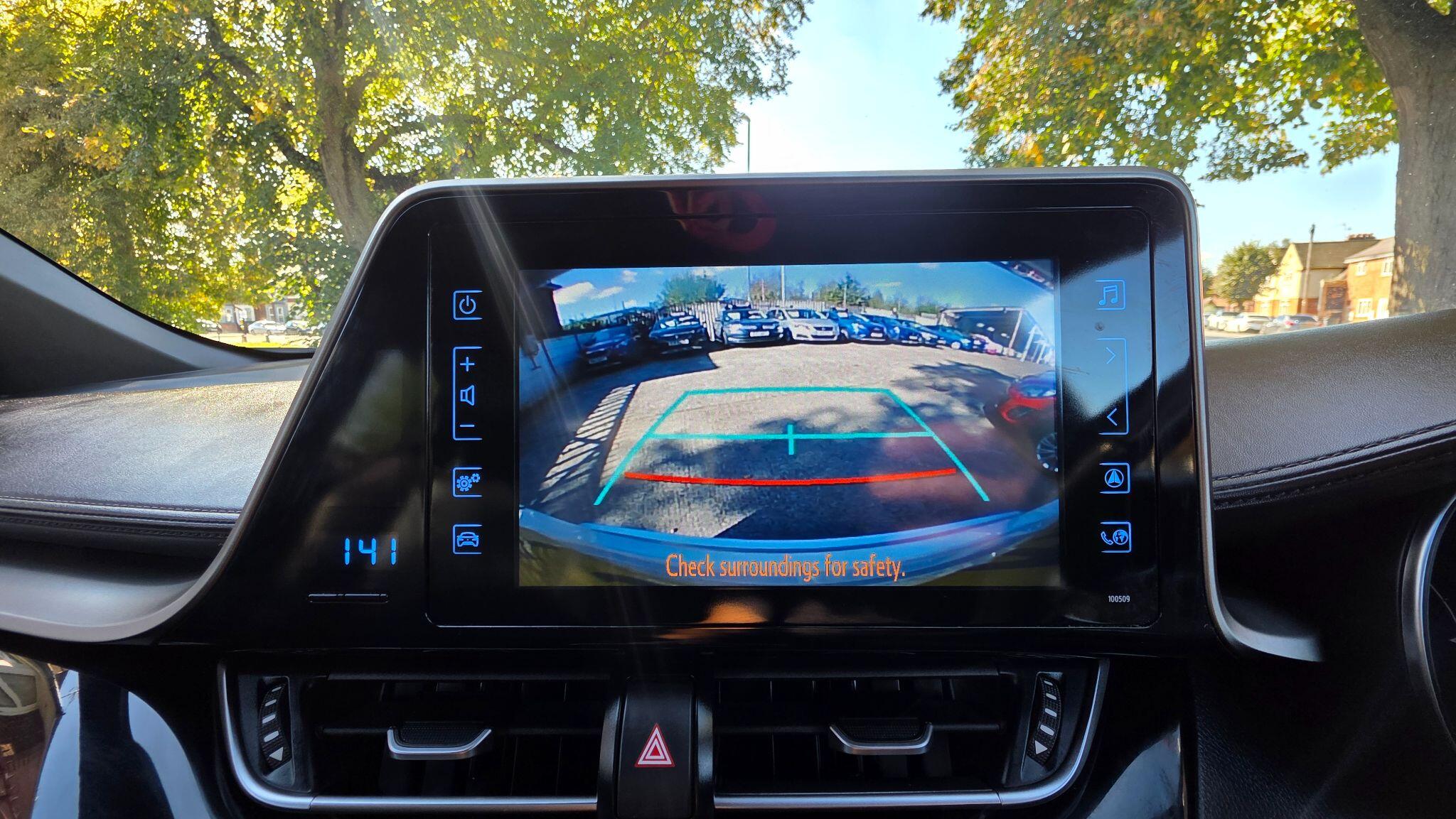 Toyota C-HR view 25
