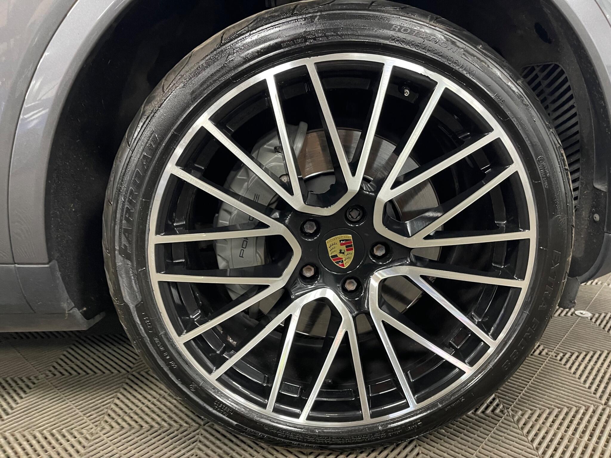 Porsche Cayenne view 50