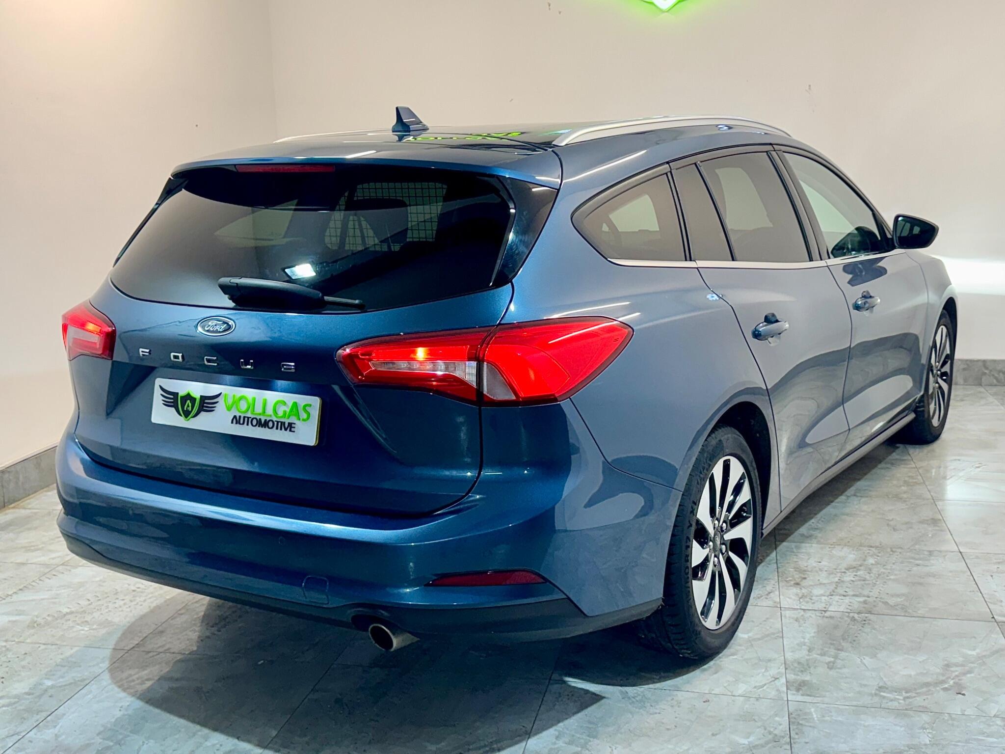 Ford Focus view 6