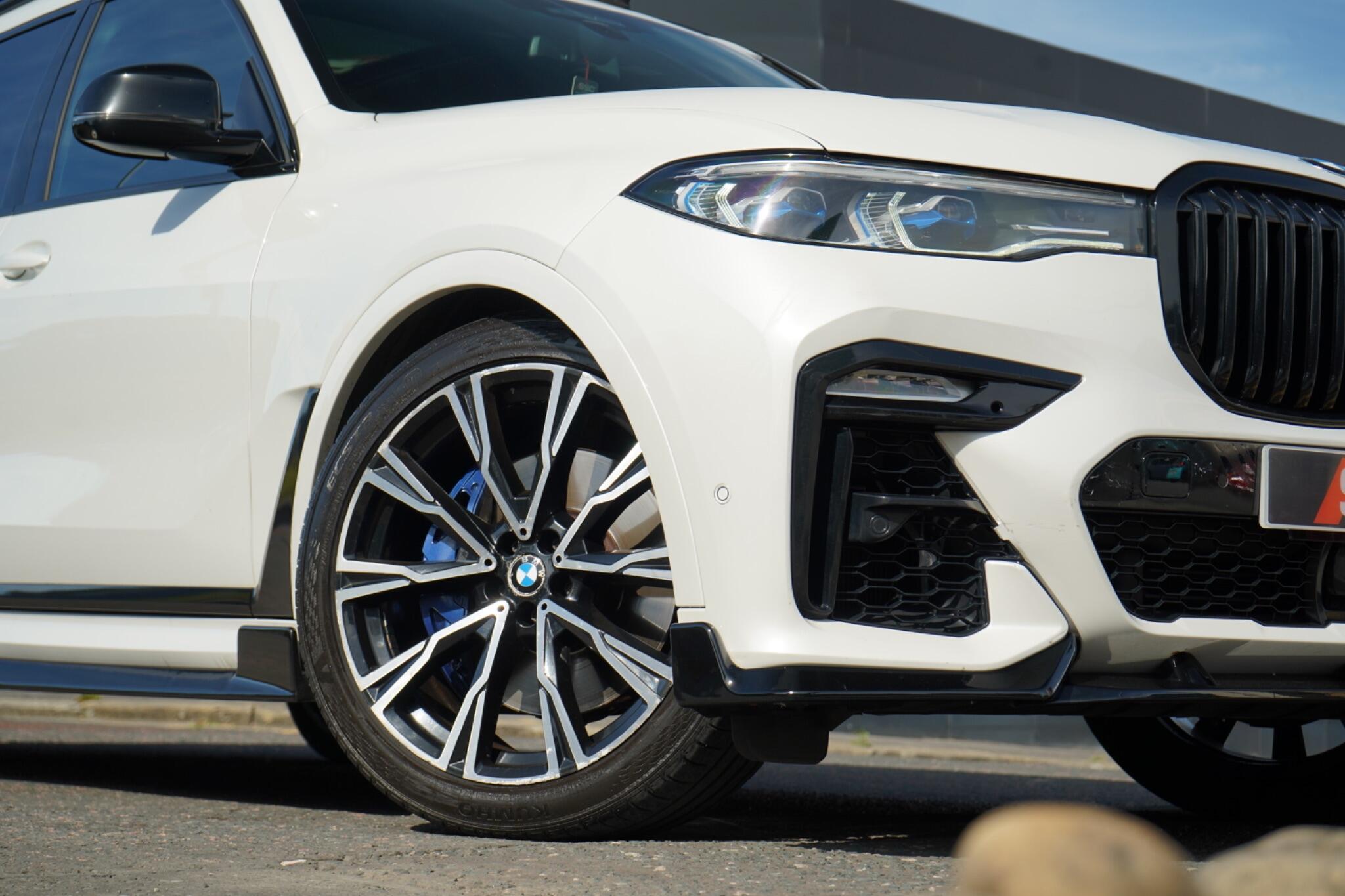 BMW X7 view 32