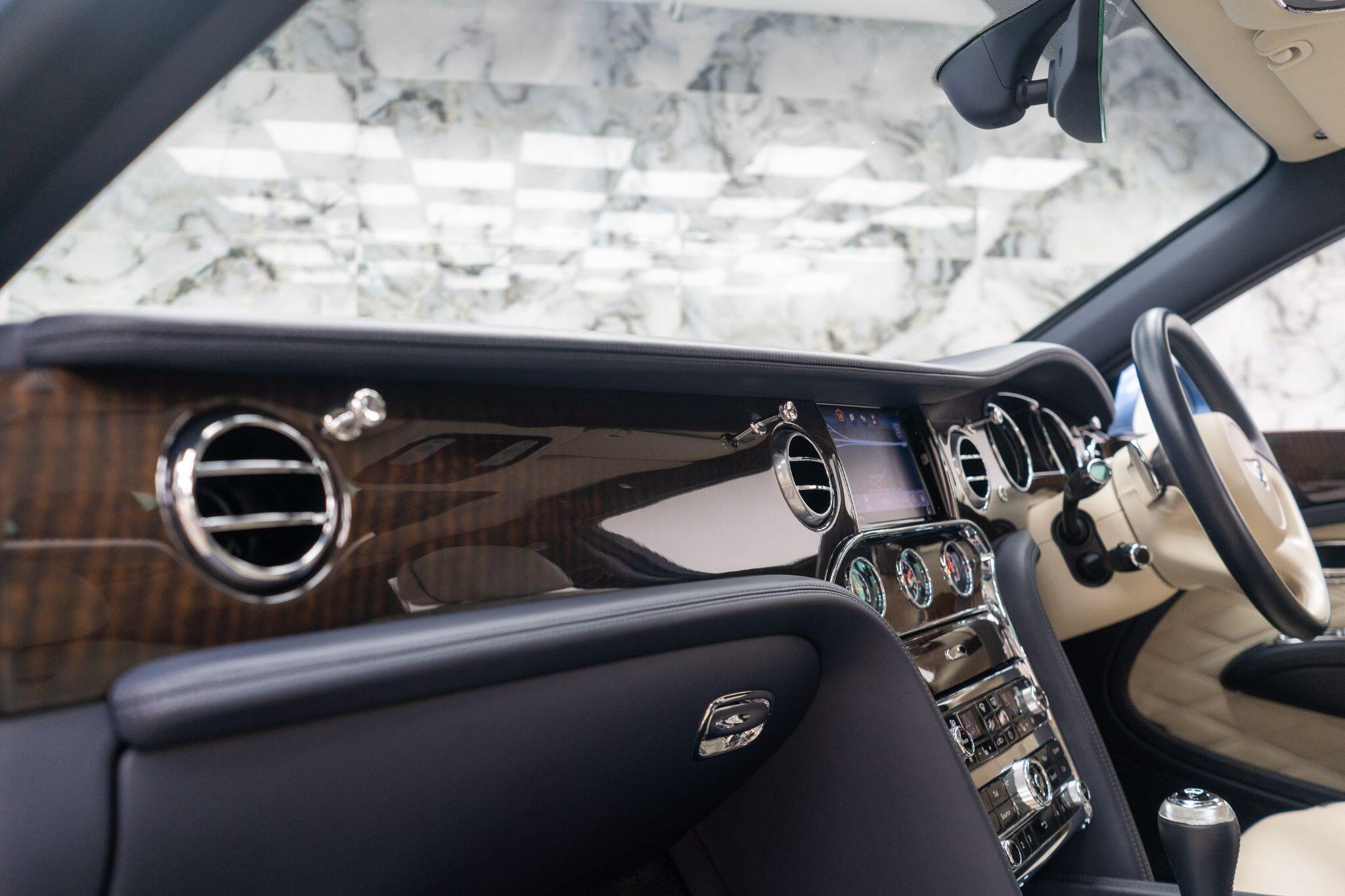 Bentley Mulsanne view 50
