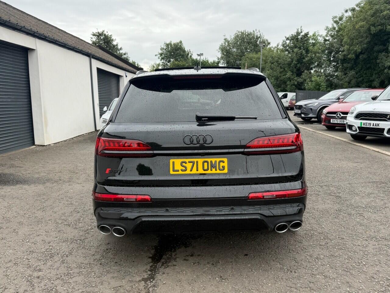 Audi SQ7 view 5