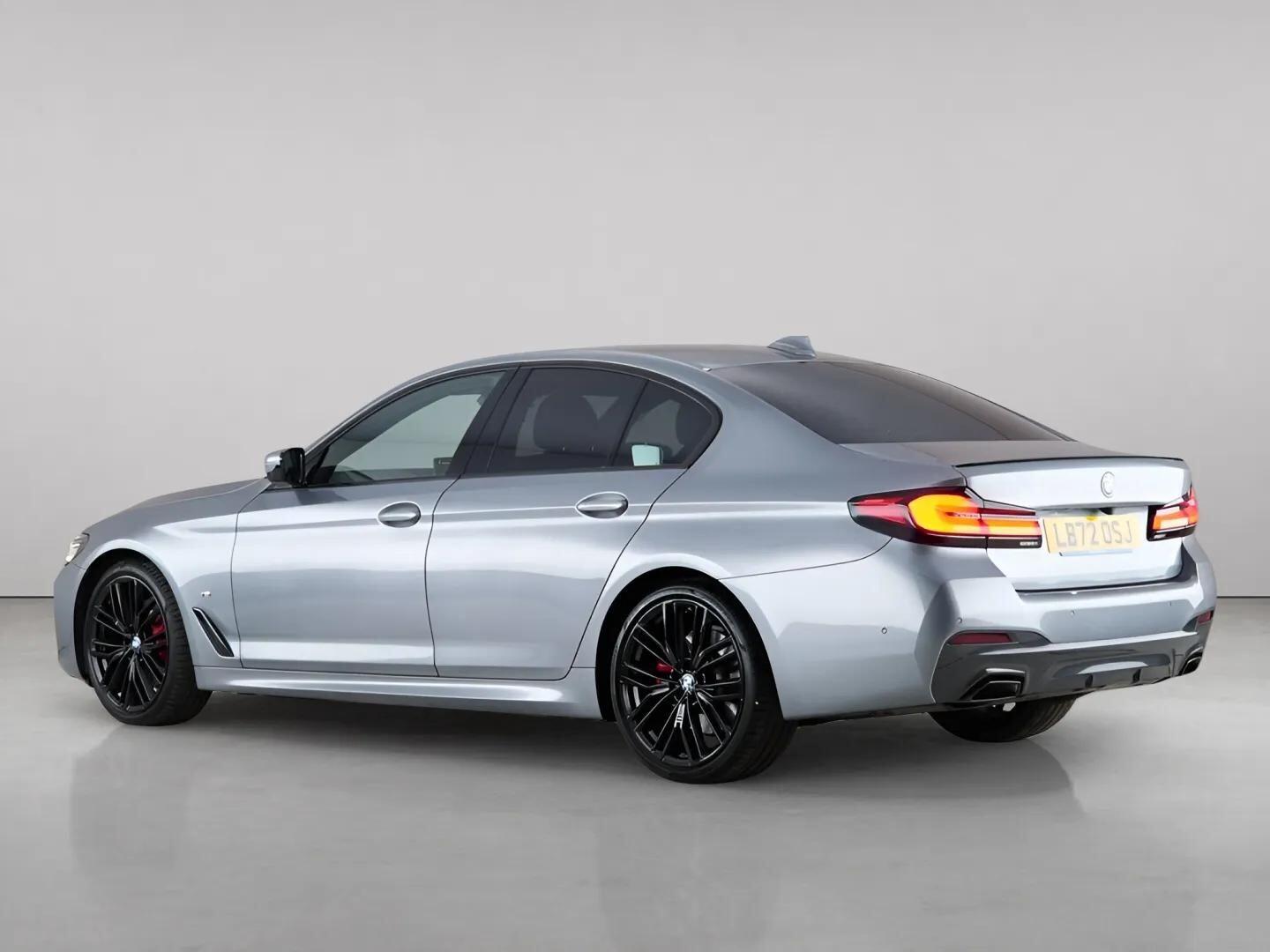 BMW 5 Series view 6
