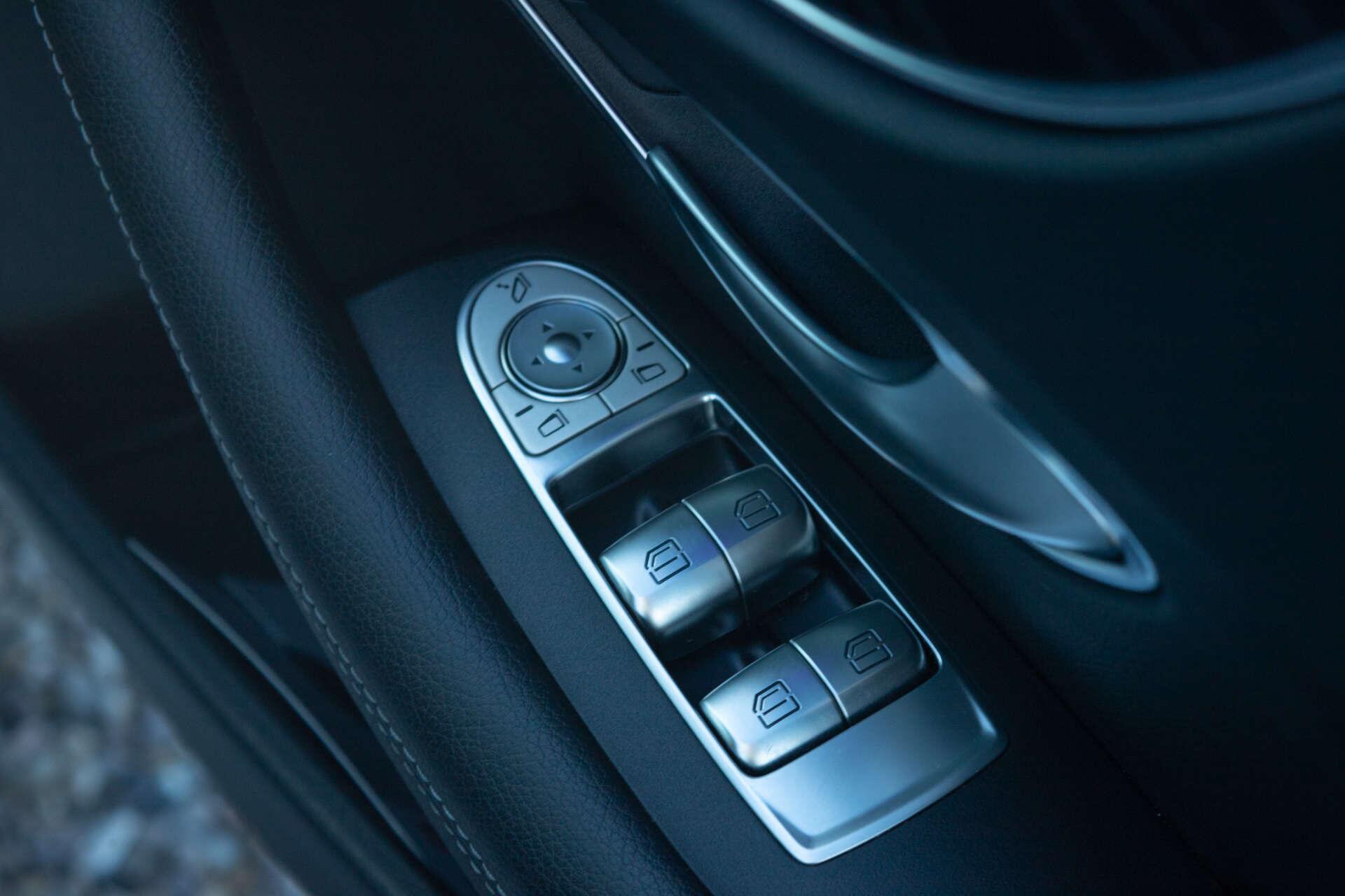 Mercedes-Benz E-Class view 38