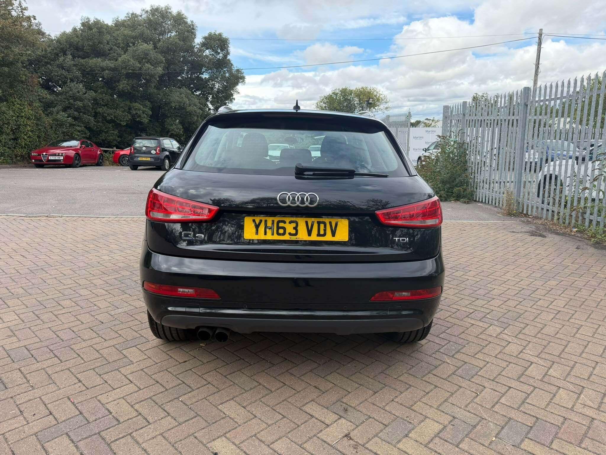 Audi Q3 view 5