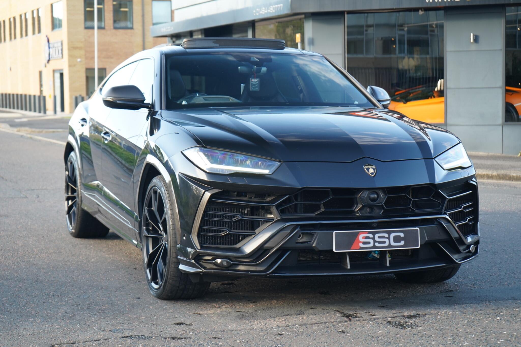 Lamborghini Urus view 5