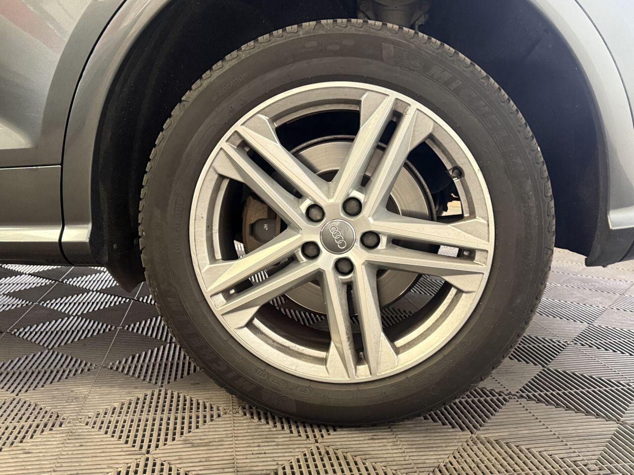 Audi Q5 view 21