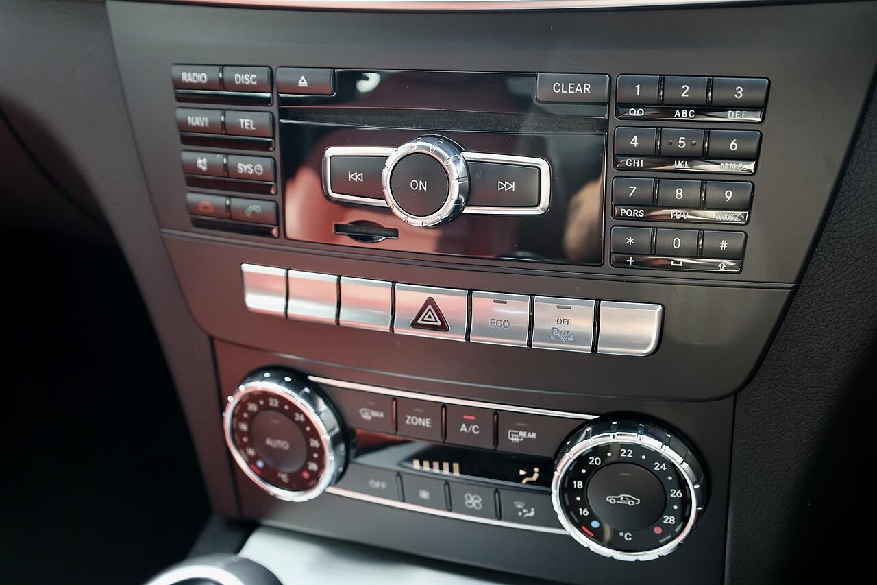 Mercedes-Benz C Class view 18