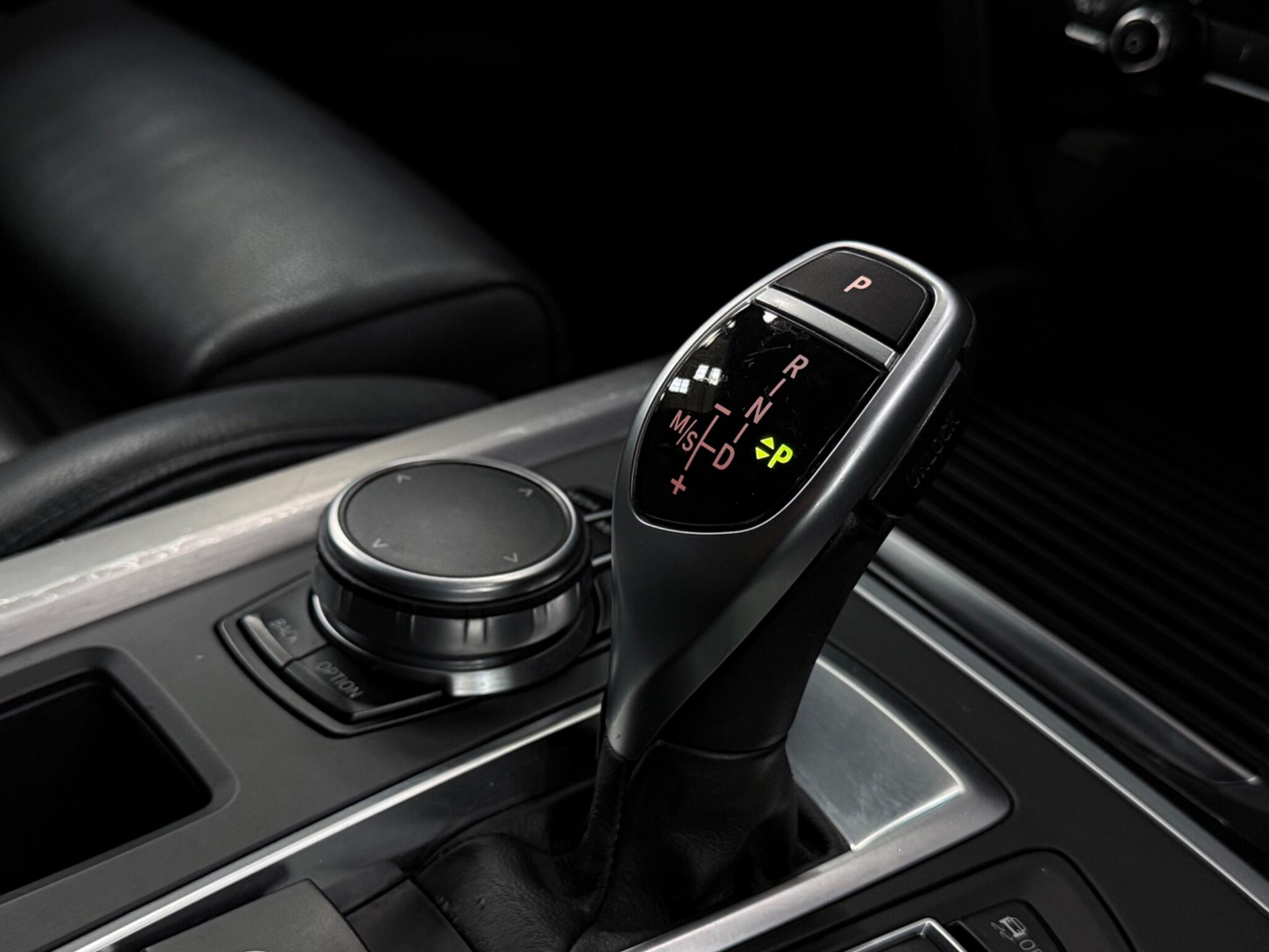 BMW X5 view 25