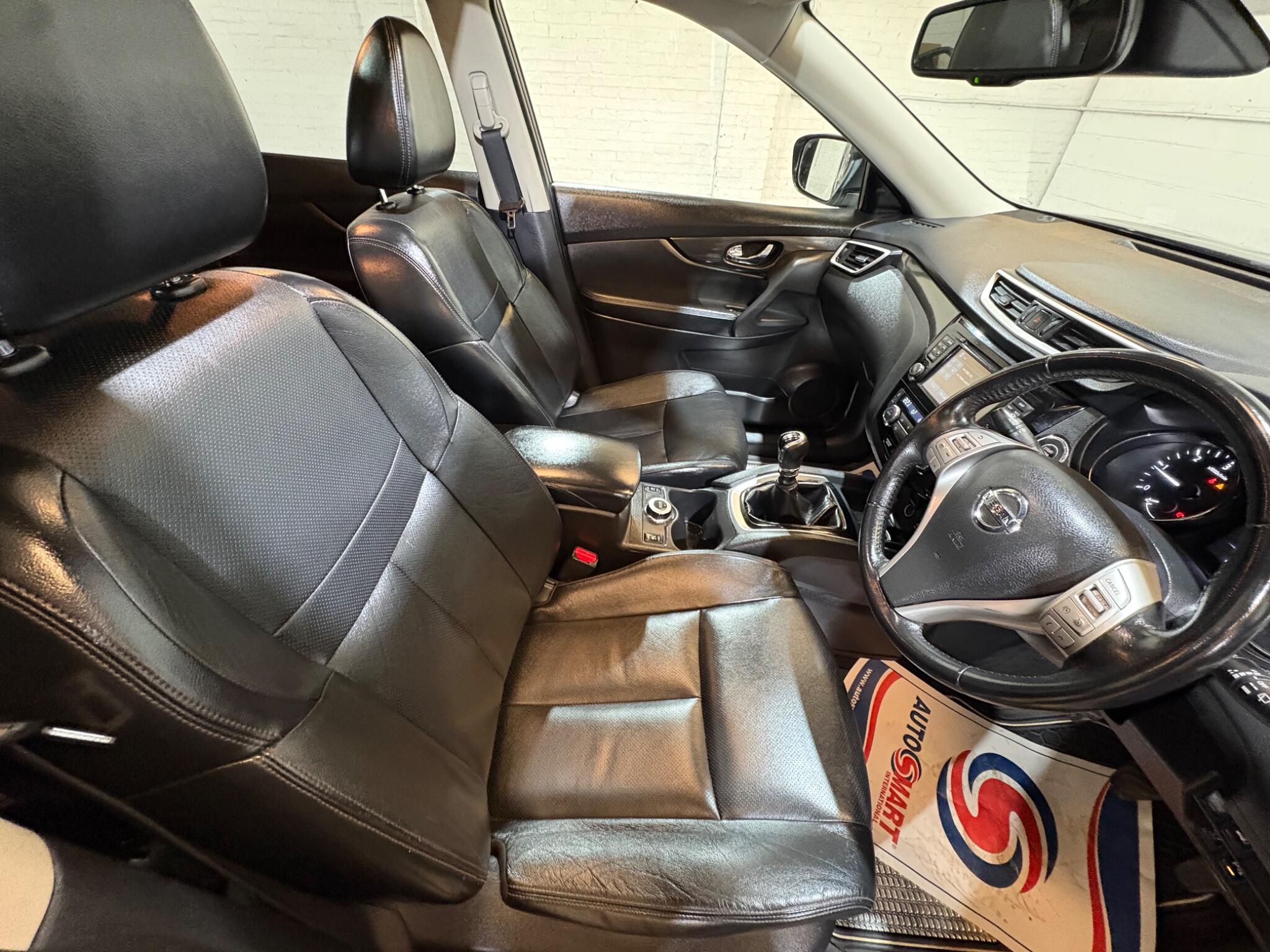 Nissan X-Trail view 35