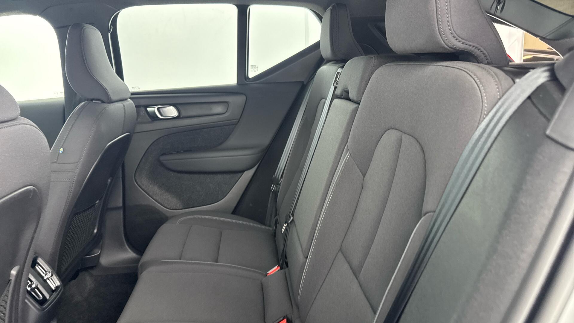 Volvo EX40 view 14