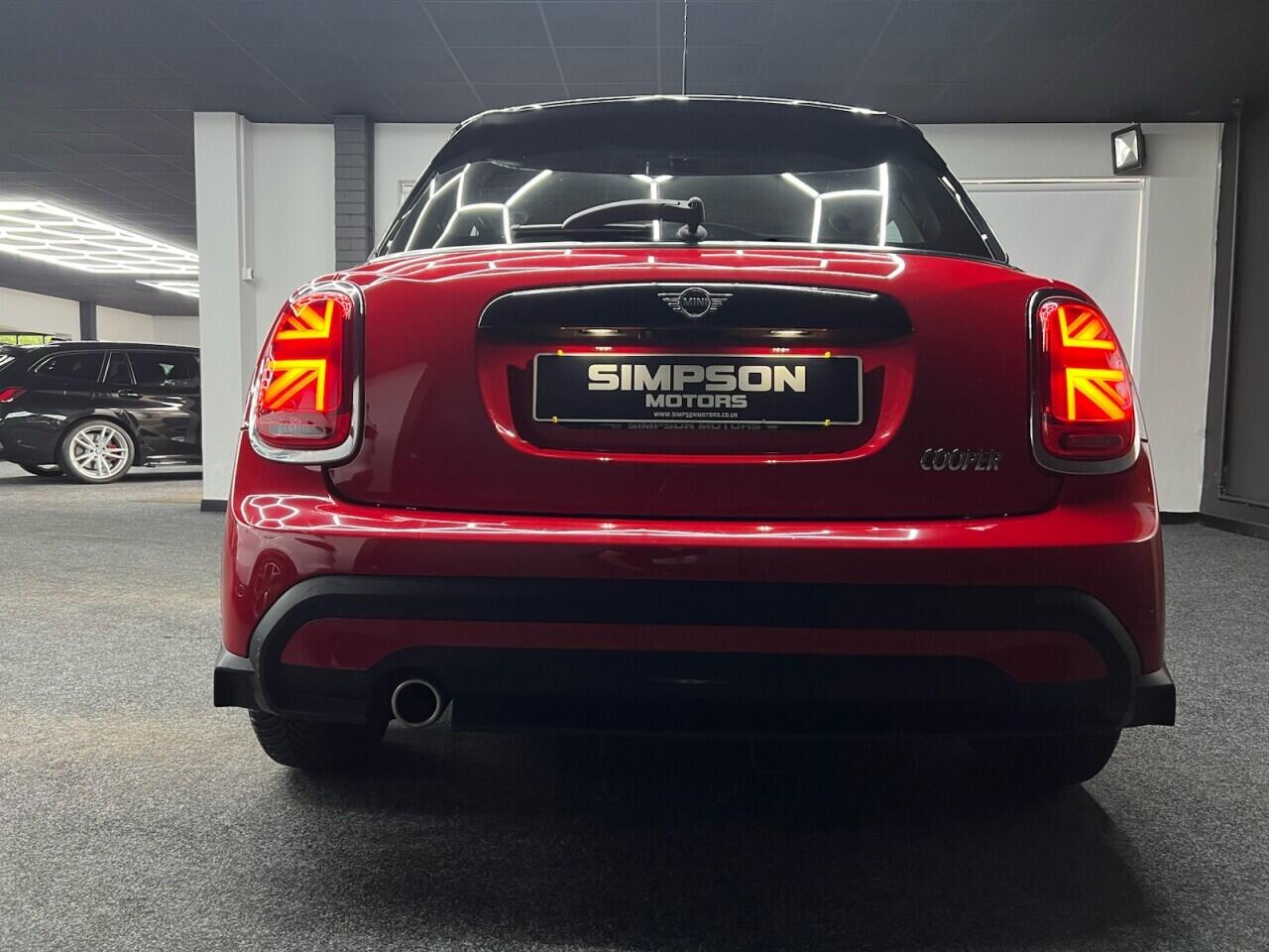 Mini Hatch view 10