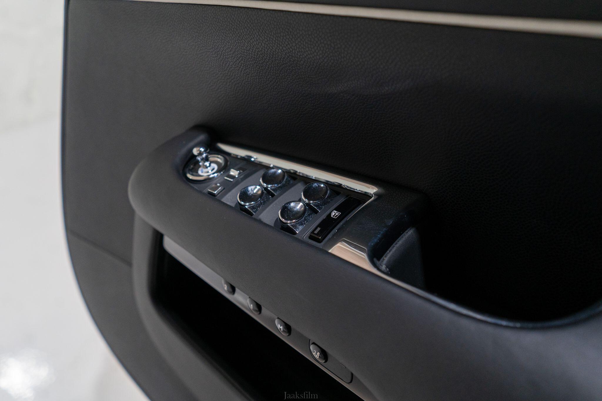 Rolls-Royce Wraith view 39
